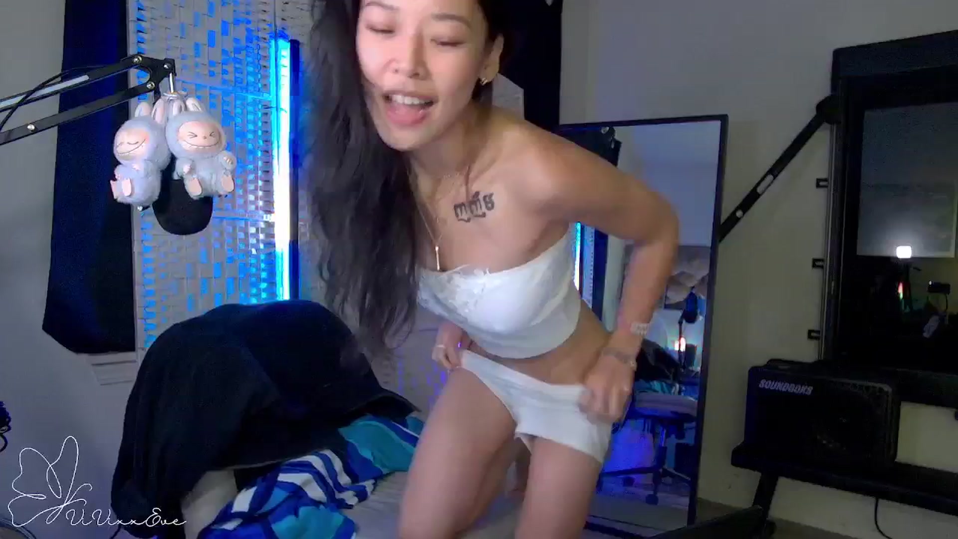 Gallery image thumbnail from Vivixxeve's myfreecams stream on, 09/18/2025, 05:21 image 7 of 20
