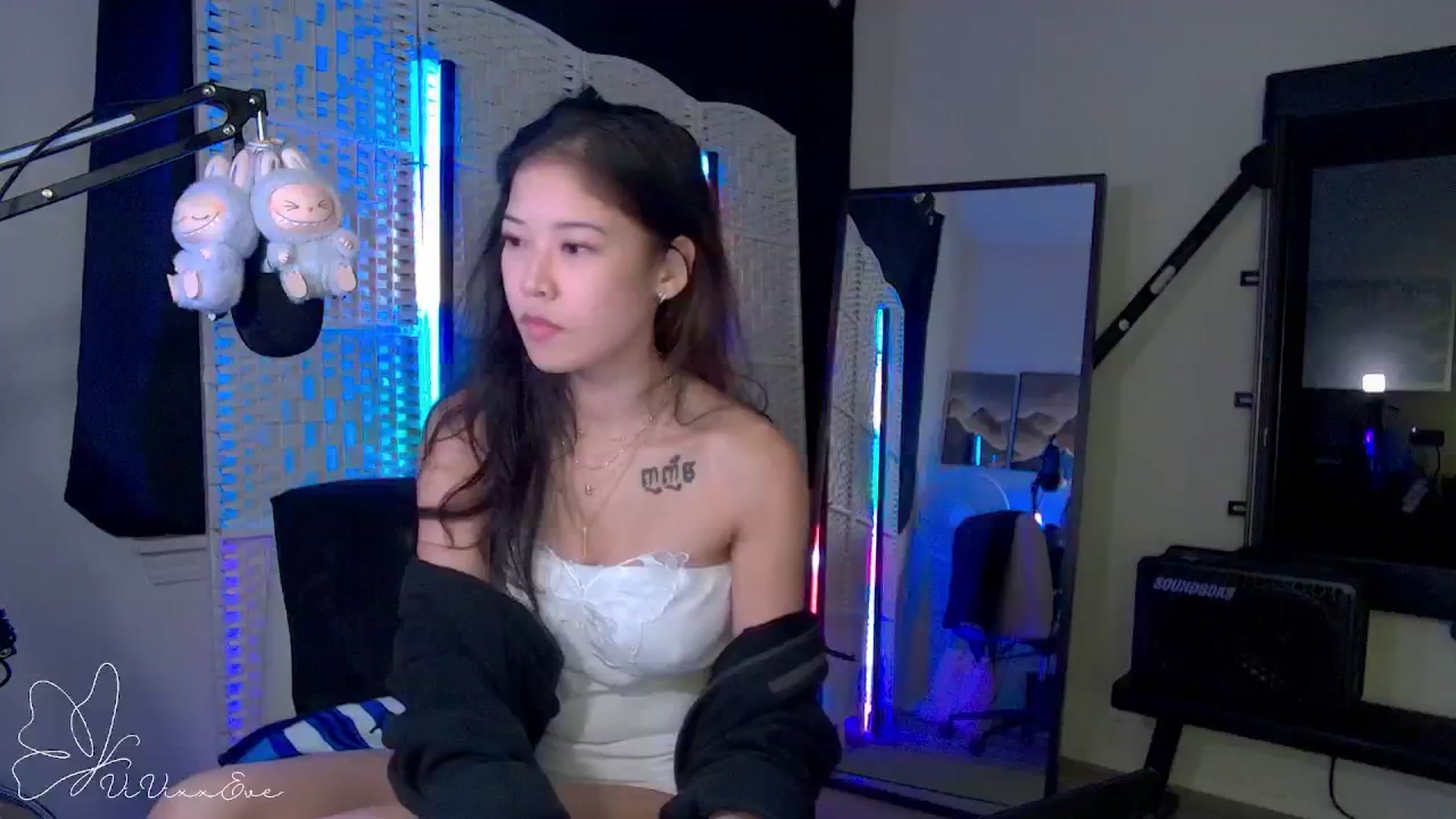 Gallery image thumbnail from Vivixxeve's myfreecams stream on, 09/18/2025, 05:21 image 8 of 20