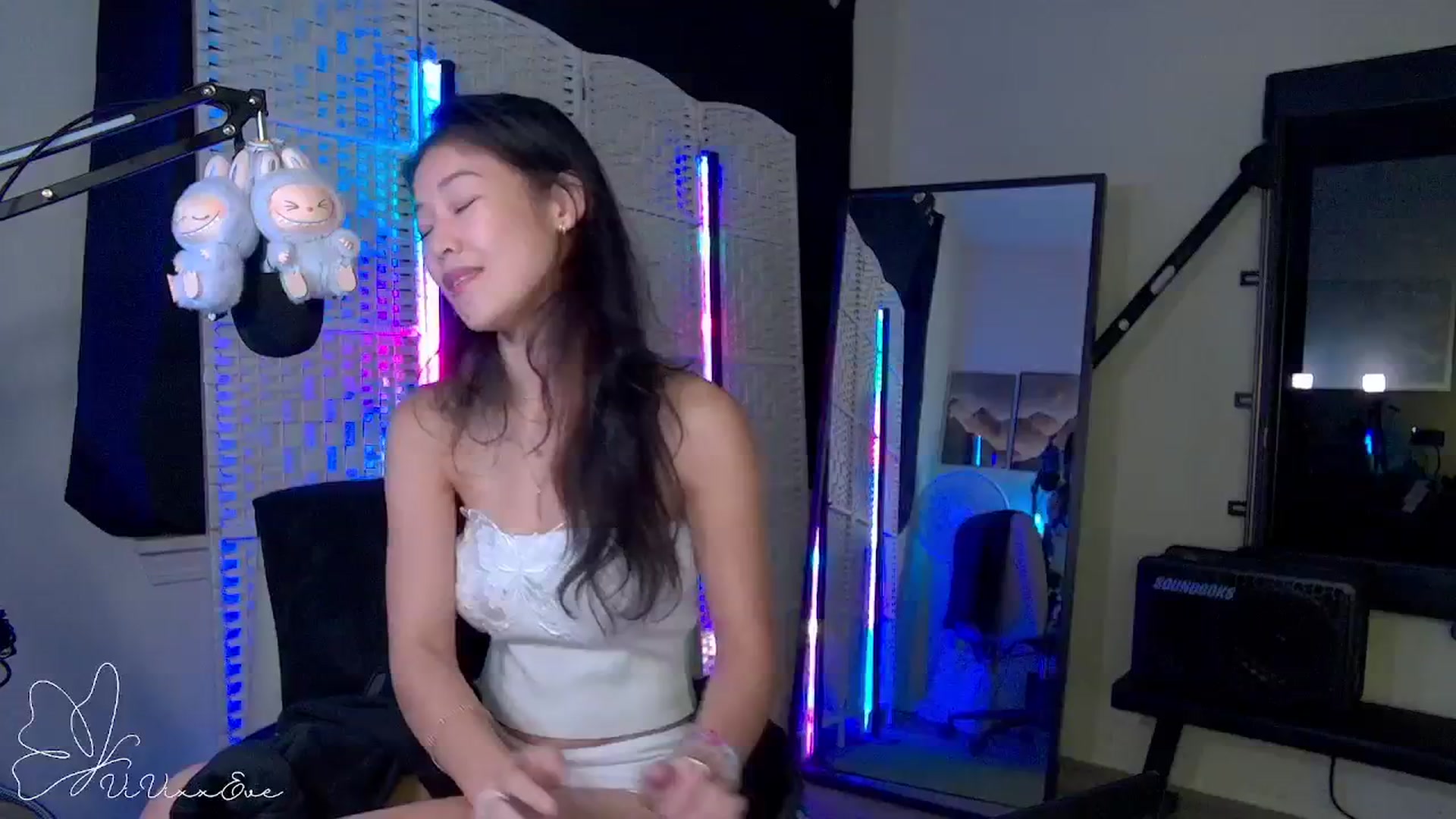 Gallery image thumbnail from Vivixxeve's myfreecams stream on, 09/18/2025, 05:21 image 10 of 20
