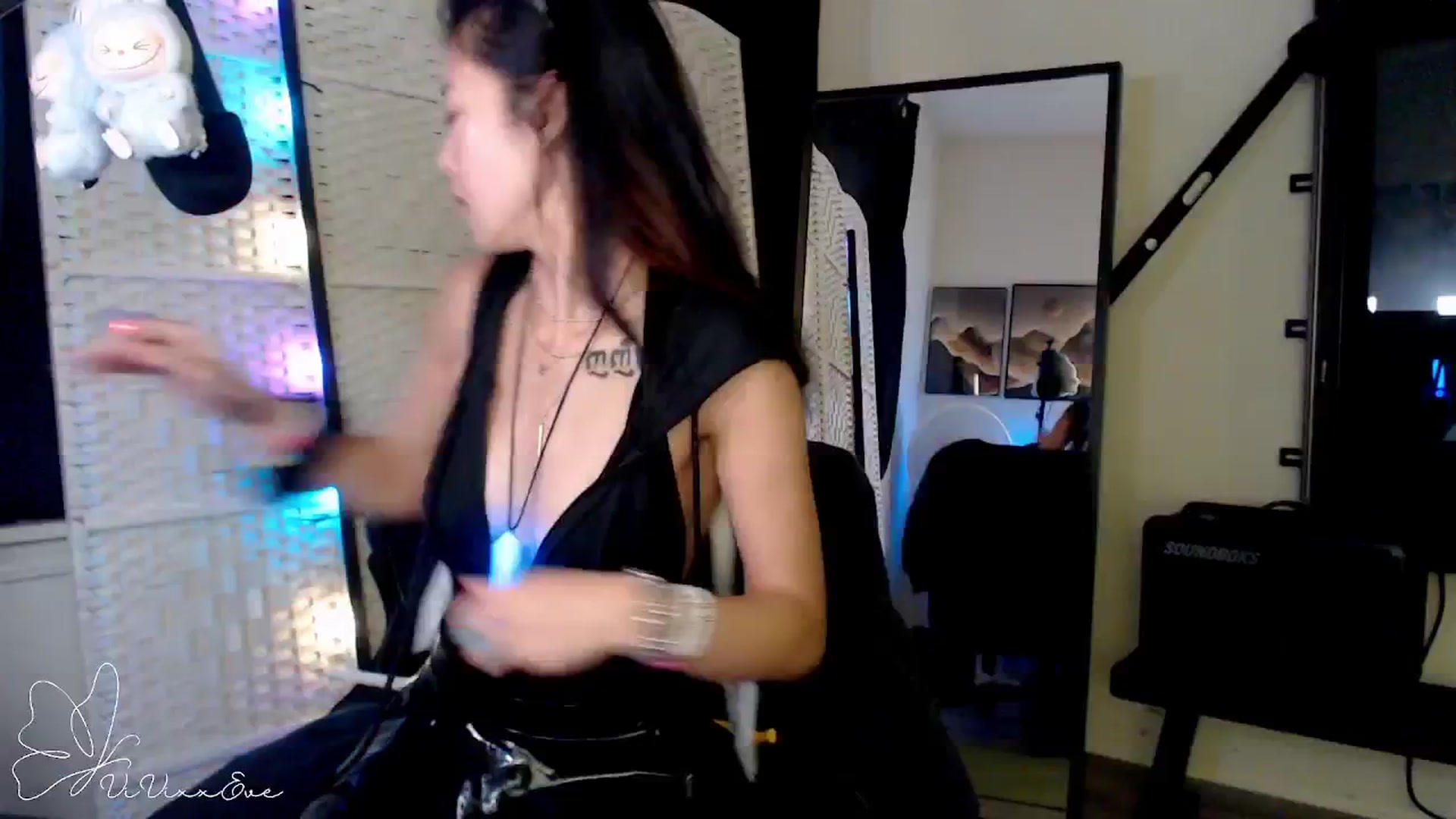 Gallery image thumbnail from Vivixxeve's myfreecams stream on, 09/22/2025, 06:52 image 10 of 20