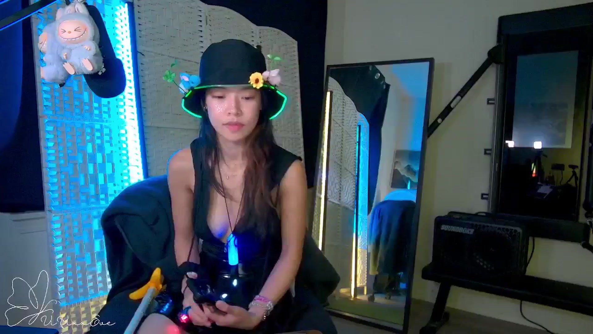 Gallery image thumbnail from Vivixxeve's myfreecams stream on, 09/22/2025, 06:52 image 5 of 20
