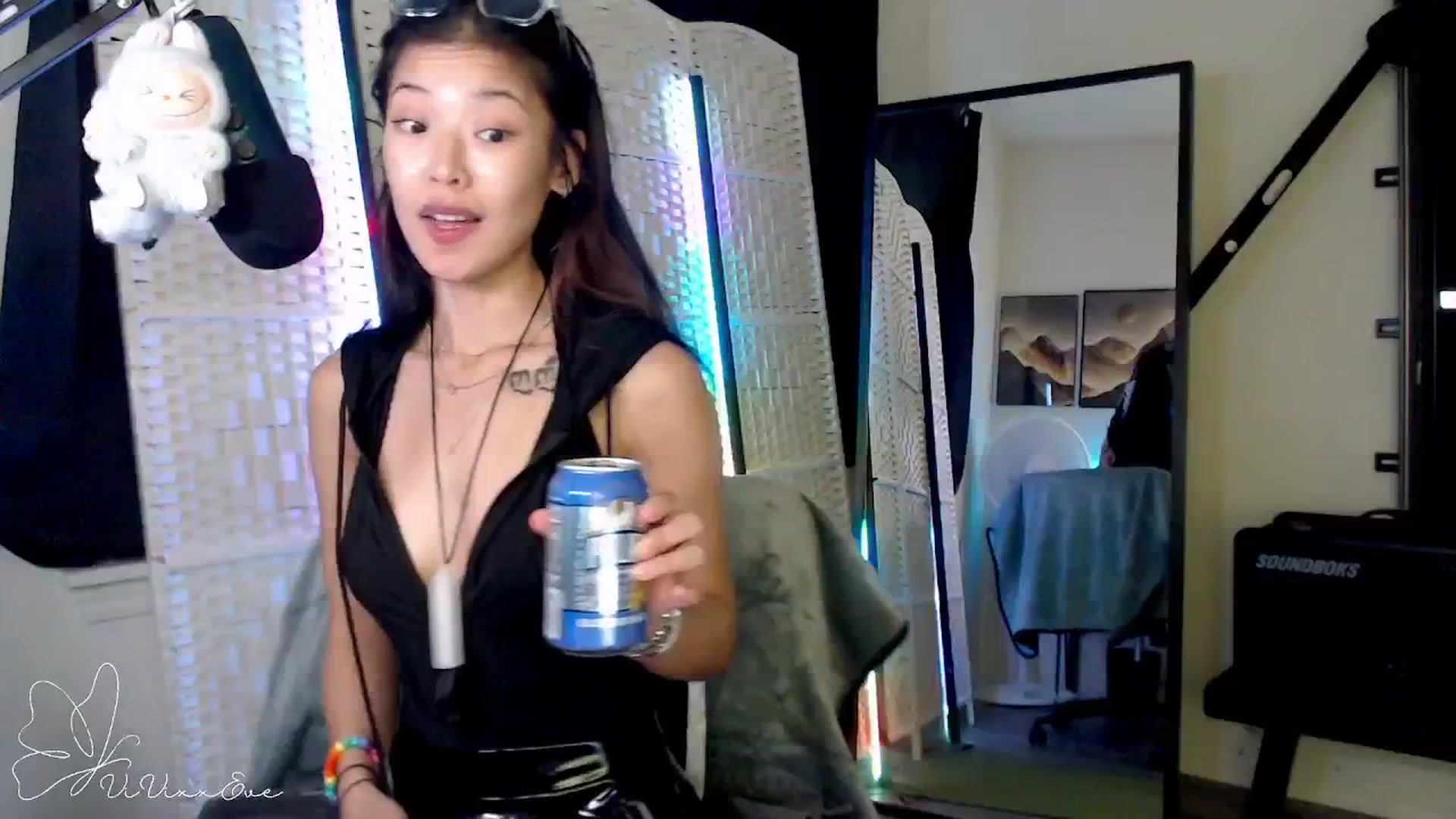 Gallery image thumbnail from Vivixxeve's myfreecams stream on, 09/22/2025, 06:52 image 16 of 20