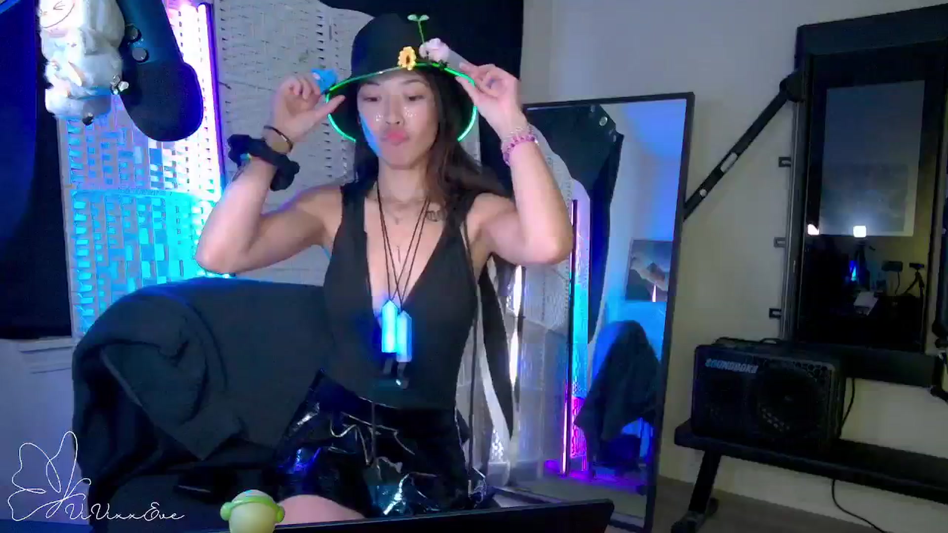 Gallery image thumbnail from Vivixxeve's myfreecams stream on, 09/22/2025, 06:52 image 2 of 20