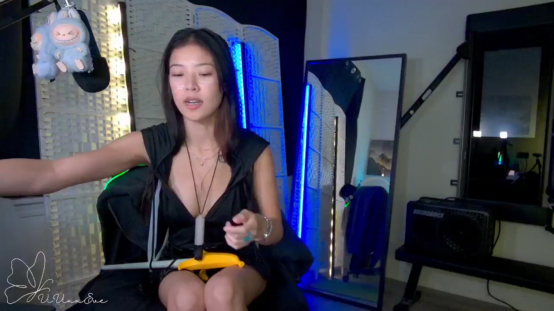Gallery image thumbnail from Vivixxeve's myfreecams stream on, 09/22/2025, 06:52 image 8 of 20