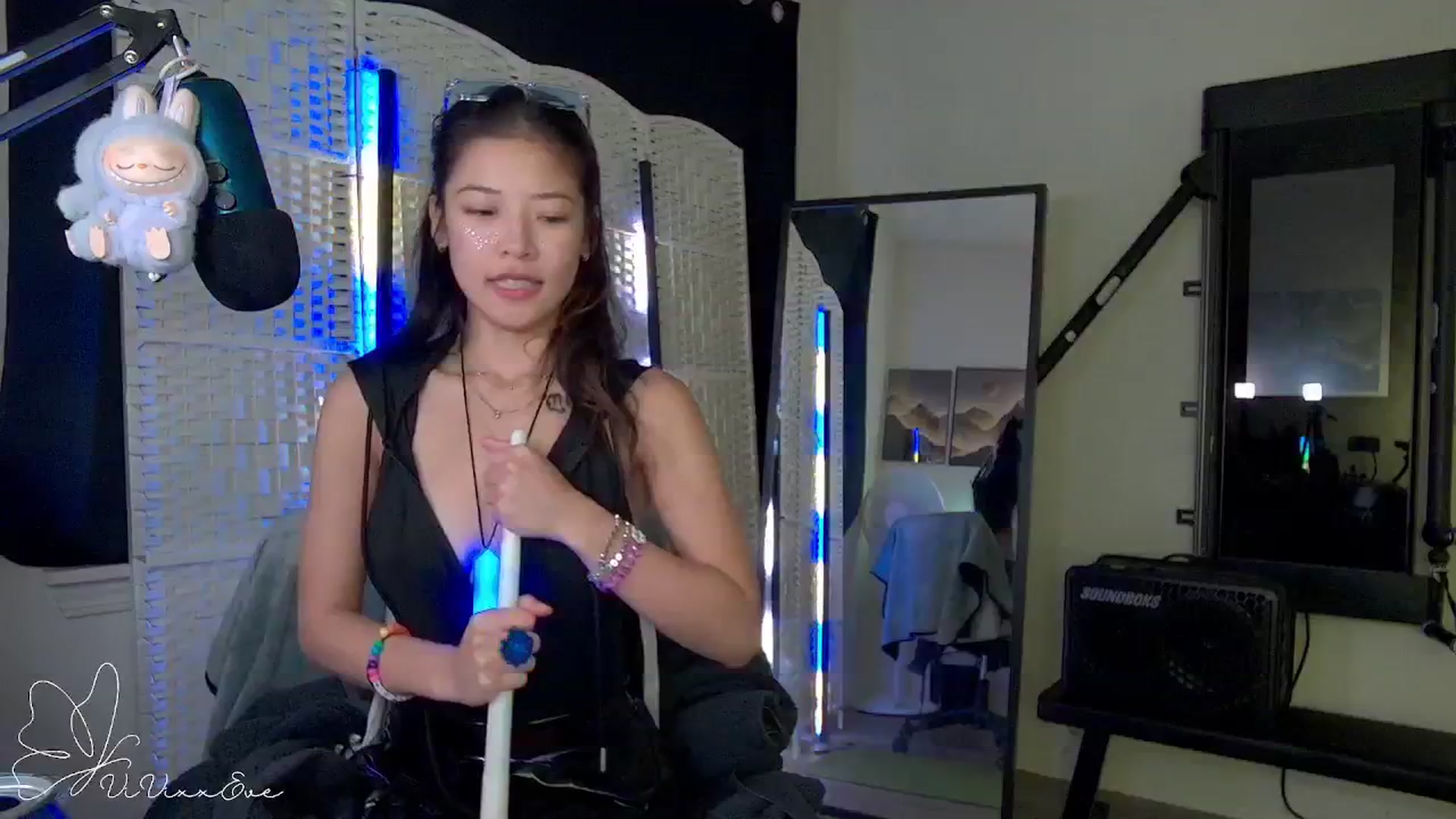 Gallery image thumbnail from Vivixxeve's myfreecams stream on, 09/22/2025, 09:06 image 9 of 20