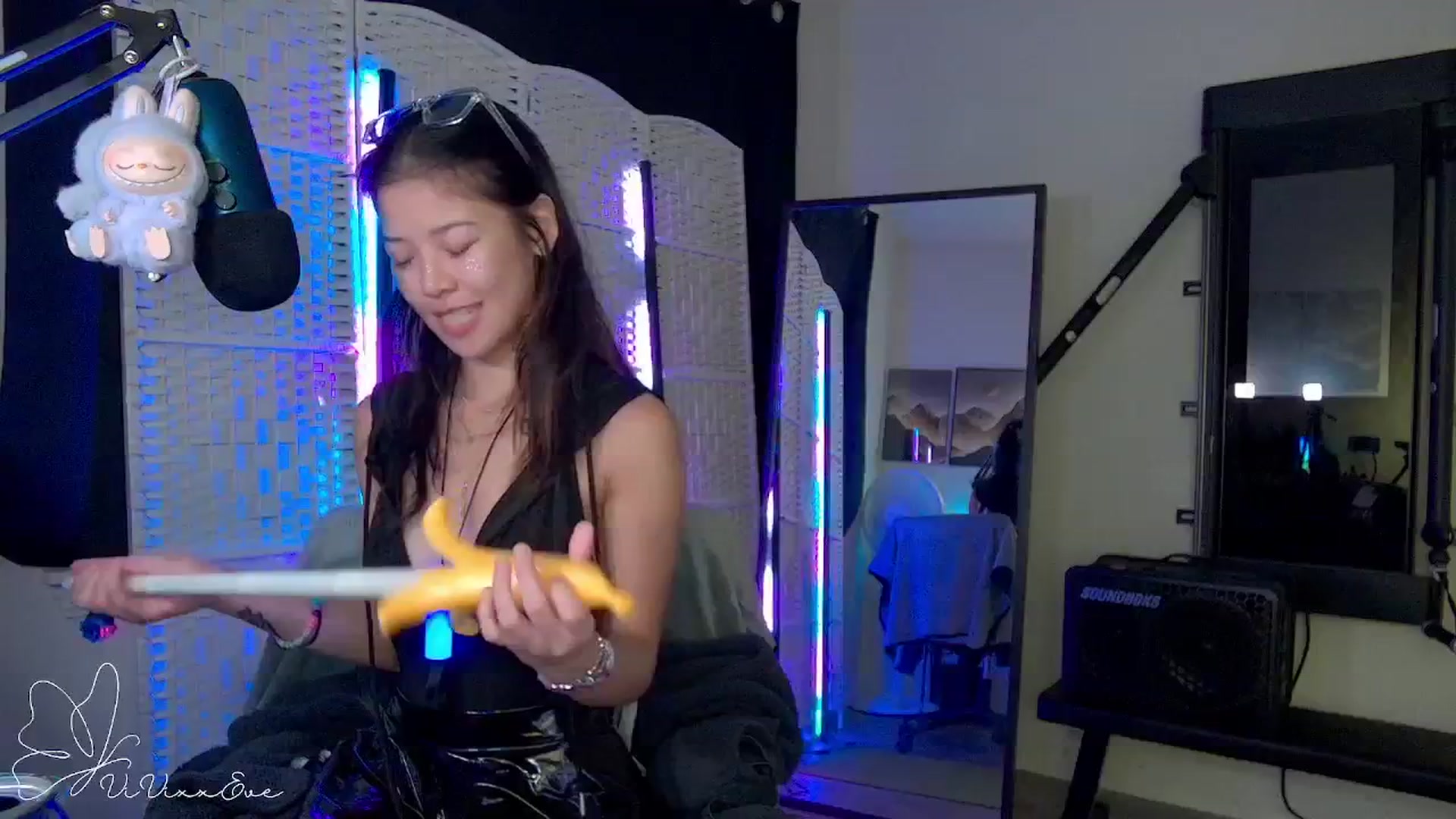 Gallery image thumbnail from Vivixxeve's myfreecams stream on, 09/22/2025, 09:06 image 11 of 20