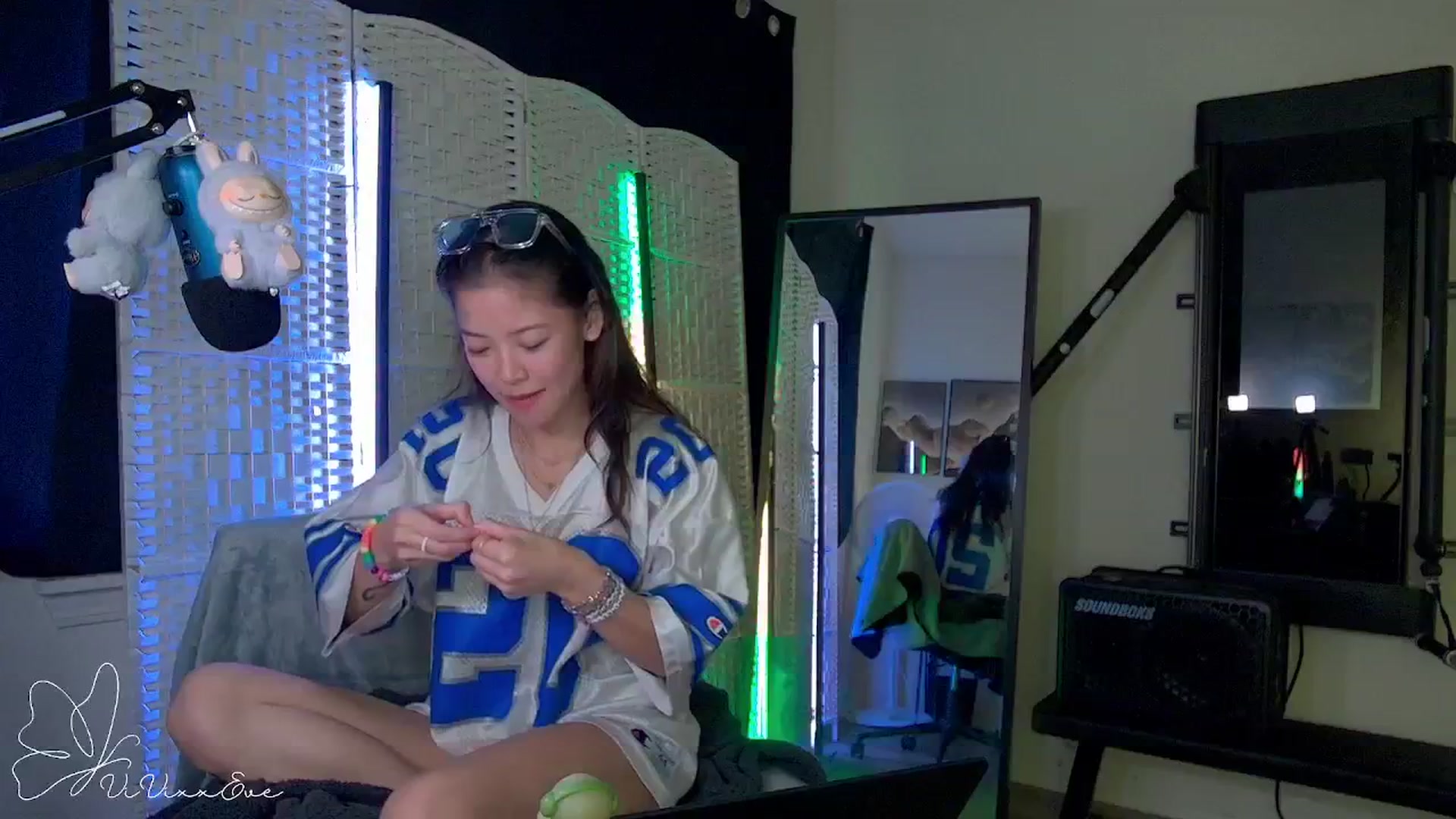 Gallery image thumbnail from Vivixxeve's myfreecams stream on, 09/23/2025, 04:38 image 9 of 20