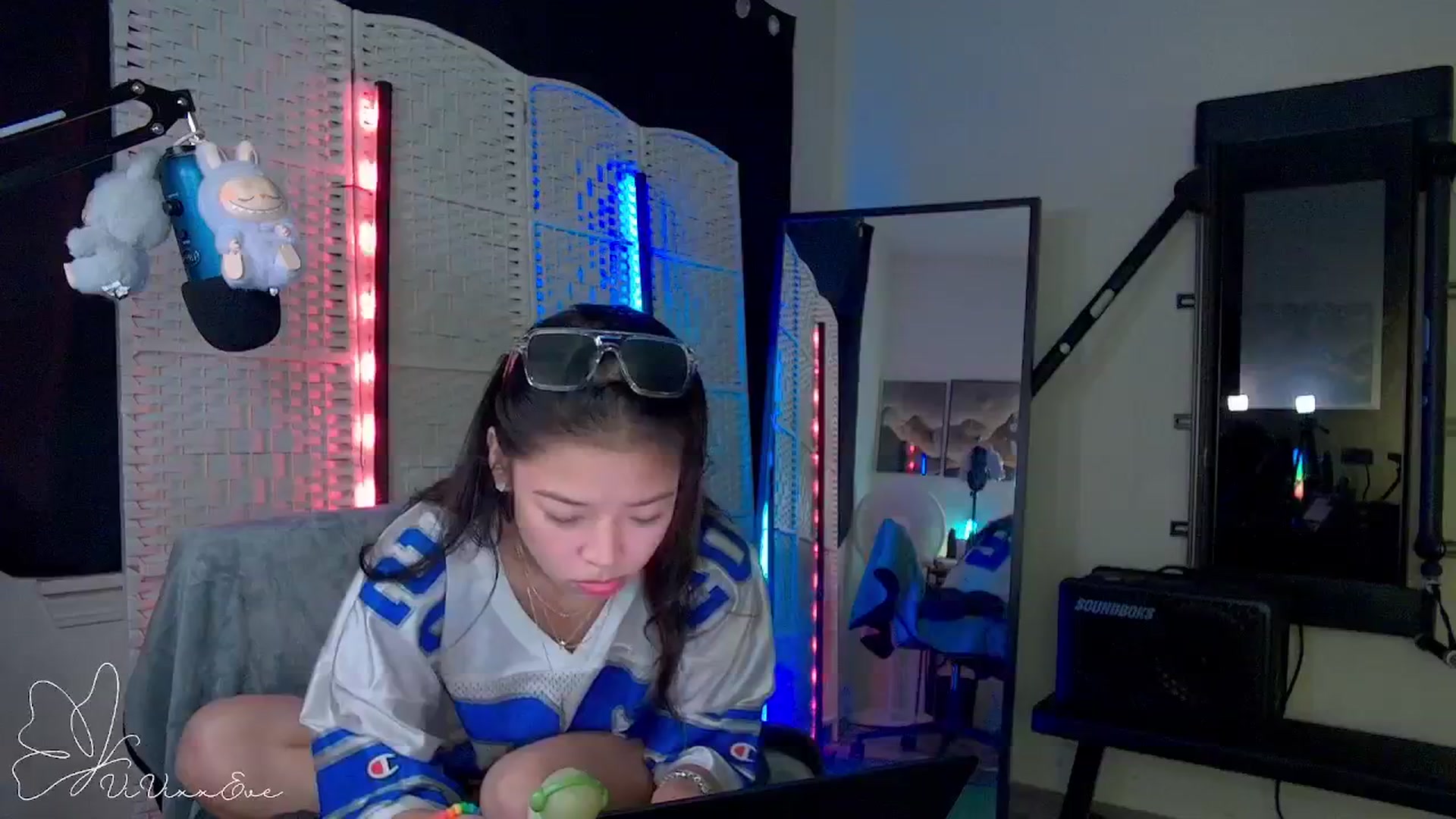 Gallery image thumbnail from Vivixxeve's myfreecams stream on, 09/23/2025, 04:38 image 11 of 20
