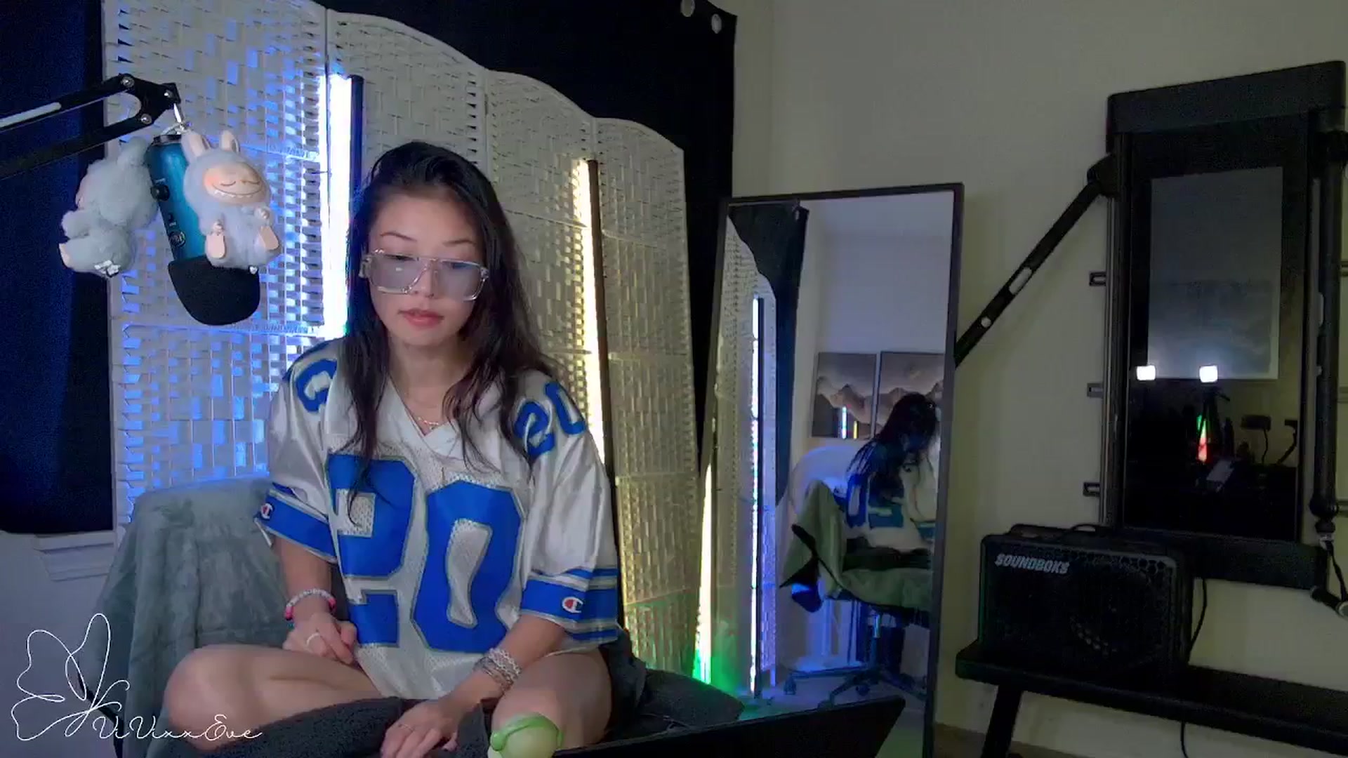 Gallery image thumbnail from Vivixxeve's myfreecams stream on, 09/23/2025, 04:38 image 1 of 20