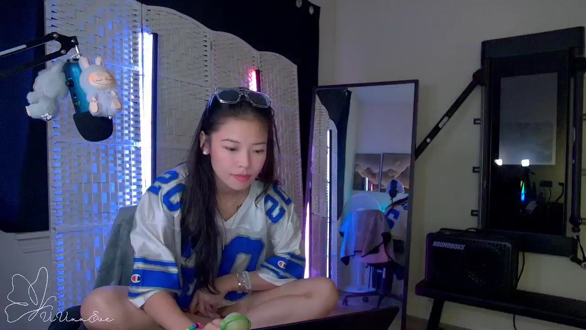 Gallery image thumbnail from Vivixxeve's myfreecams stream on, 09/23/2025, 04:38 image 8 of 20