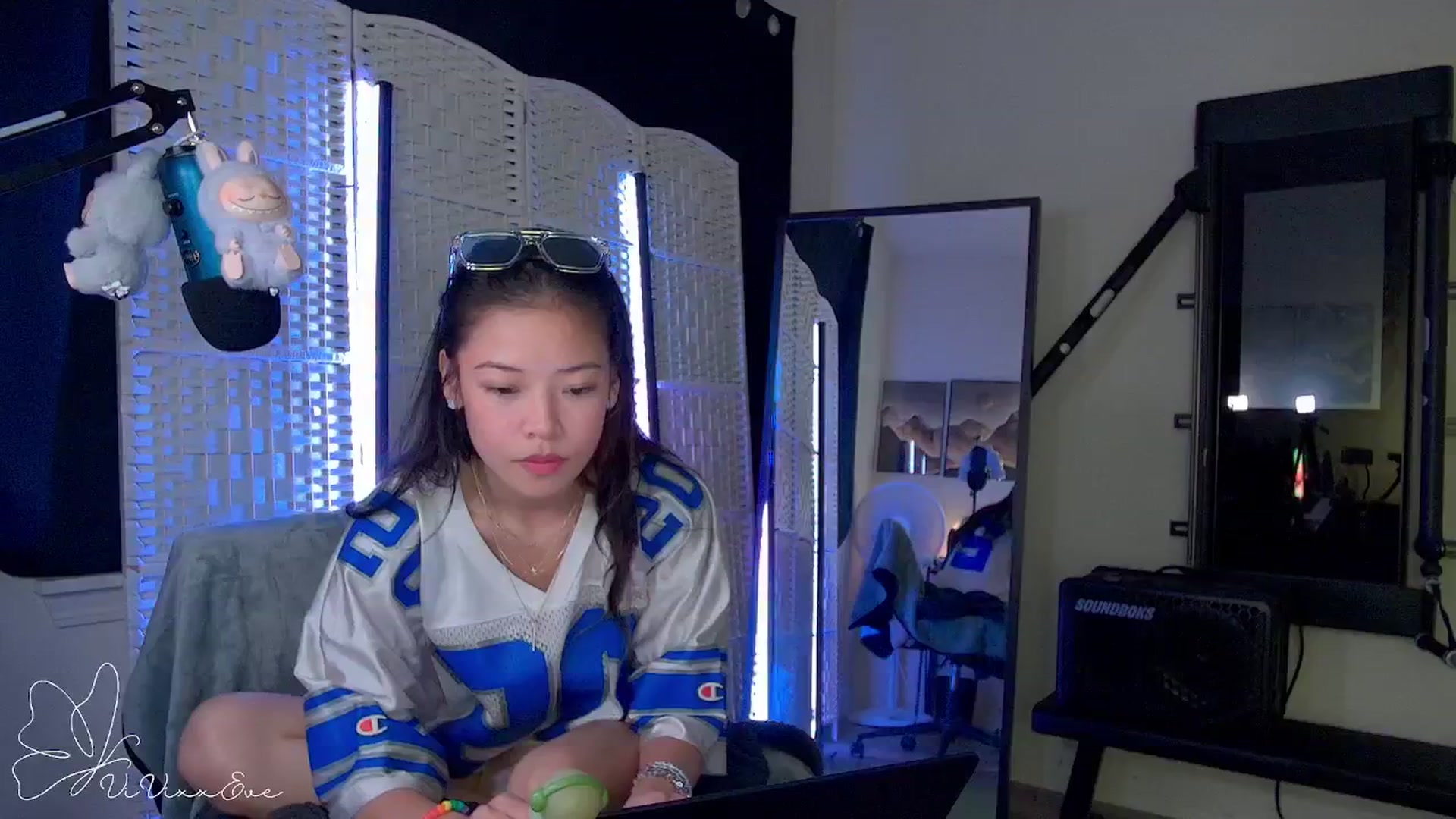 Gallery image thumbnail from Vivixxeve's myfreecams stream on, 09/23/2025, 04:38 image 10 of 20