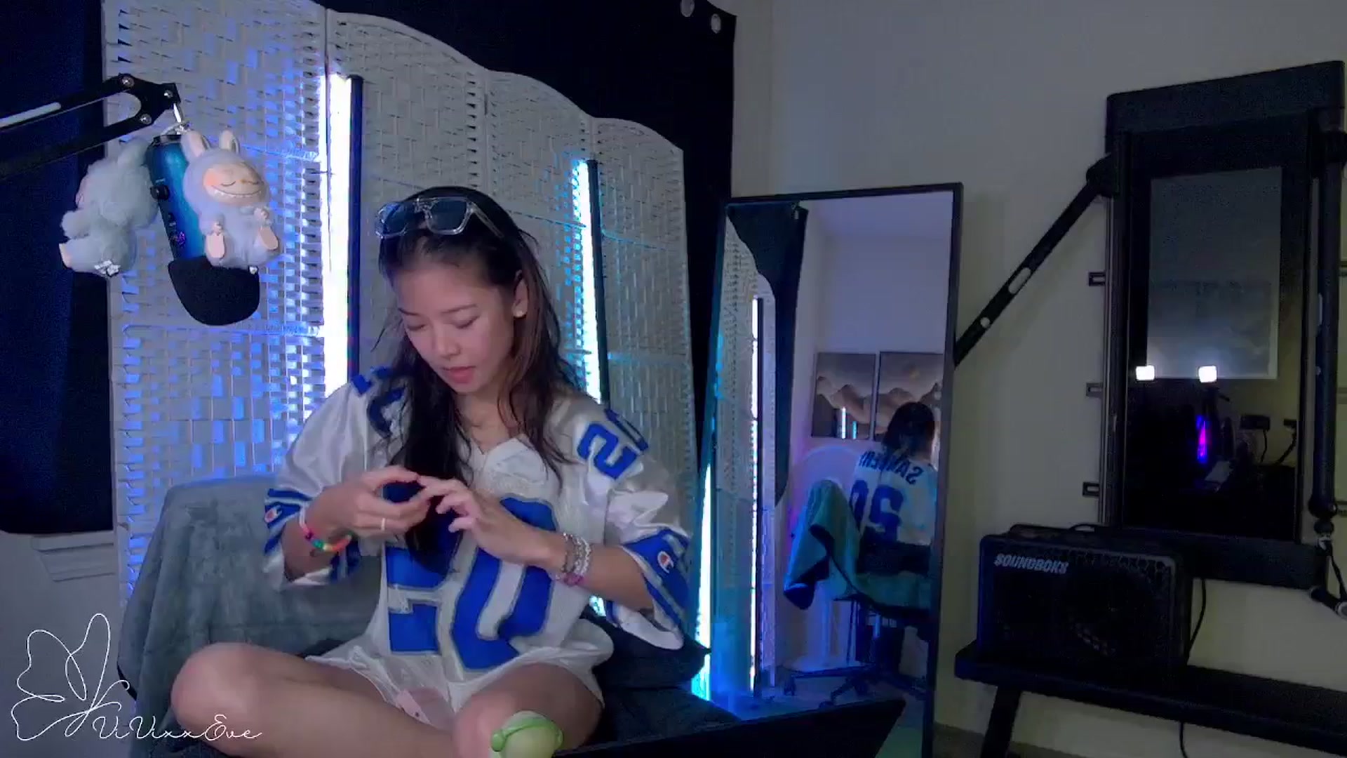 Gallery image thumbnail from Vivixxeve's myfreecams stream on, 09/23/2025, 04:38 image 5 of 20