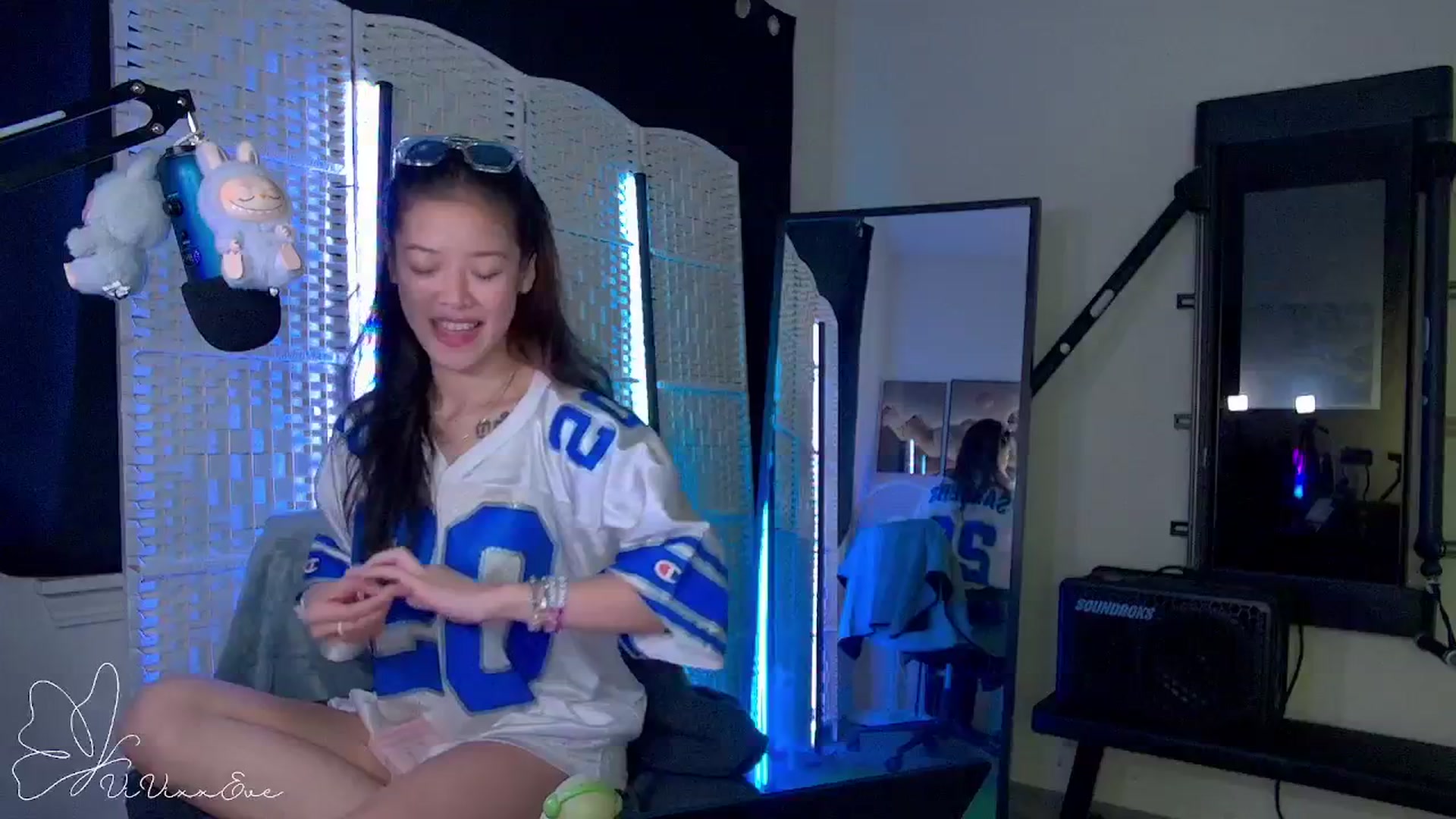Gallery image thumbnail from Vivixxeve's myfreecams stream on, 09/23/2025, 04:38 image 4 of 20