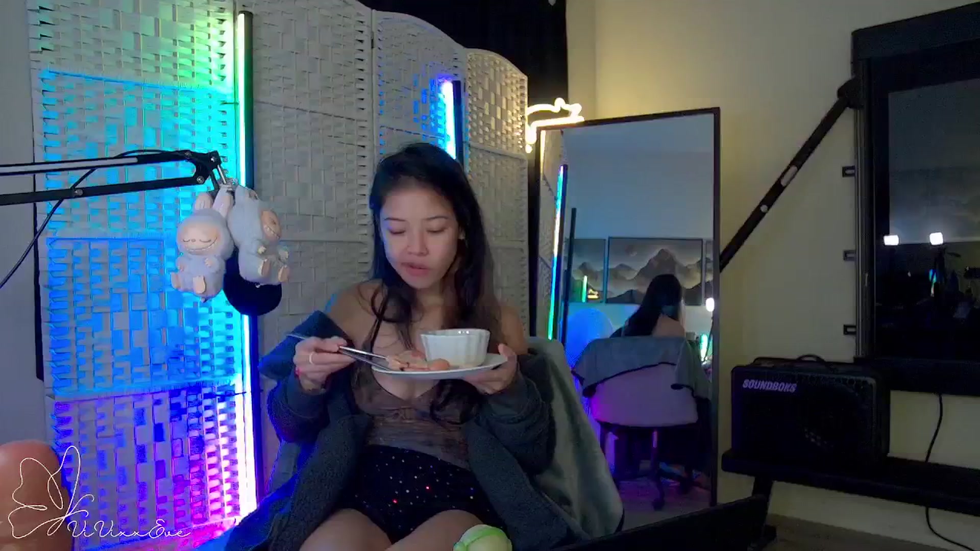 Gallery image thumbnail from Vivixxeve's myfreecams stream on, 09/24/2025, 07:18 image 9 of 20