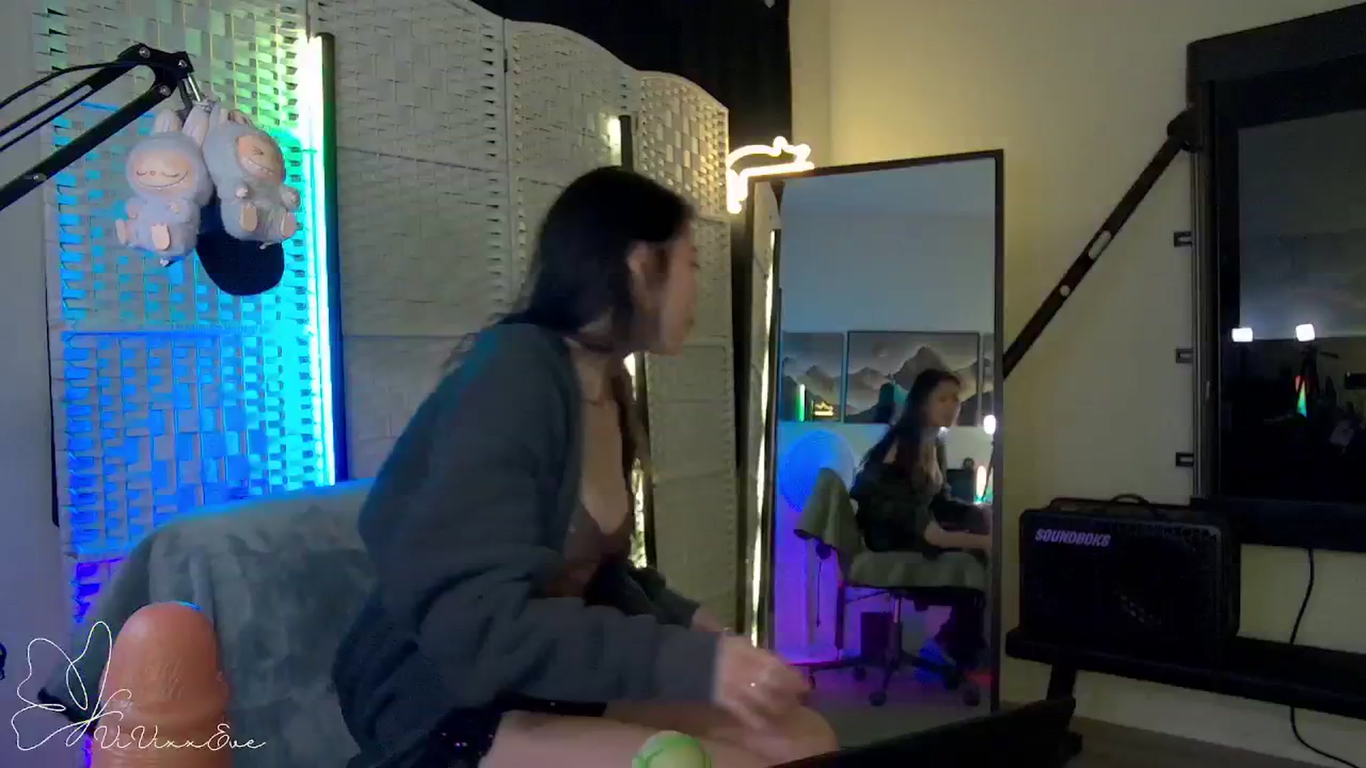 Gallery image thumbnail from Vivixxeve's myfreecams stream on, 09/24/2025, 07:18 image 4 of 20