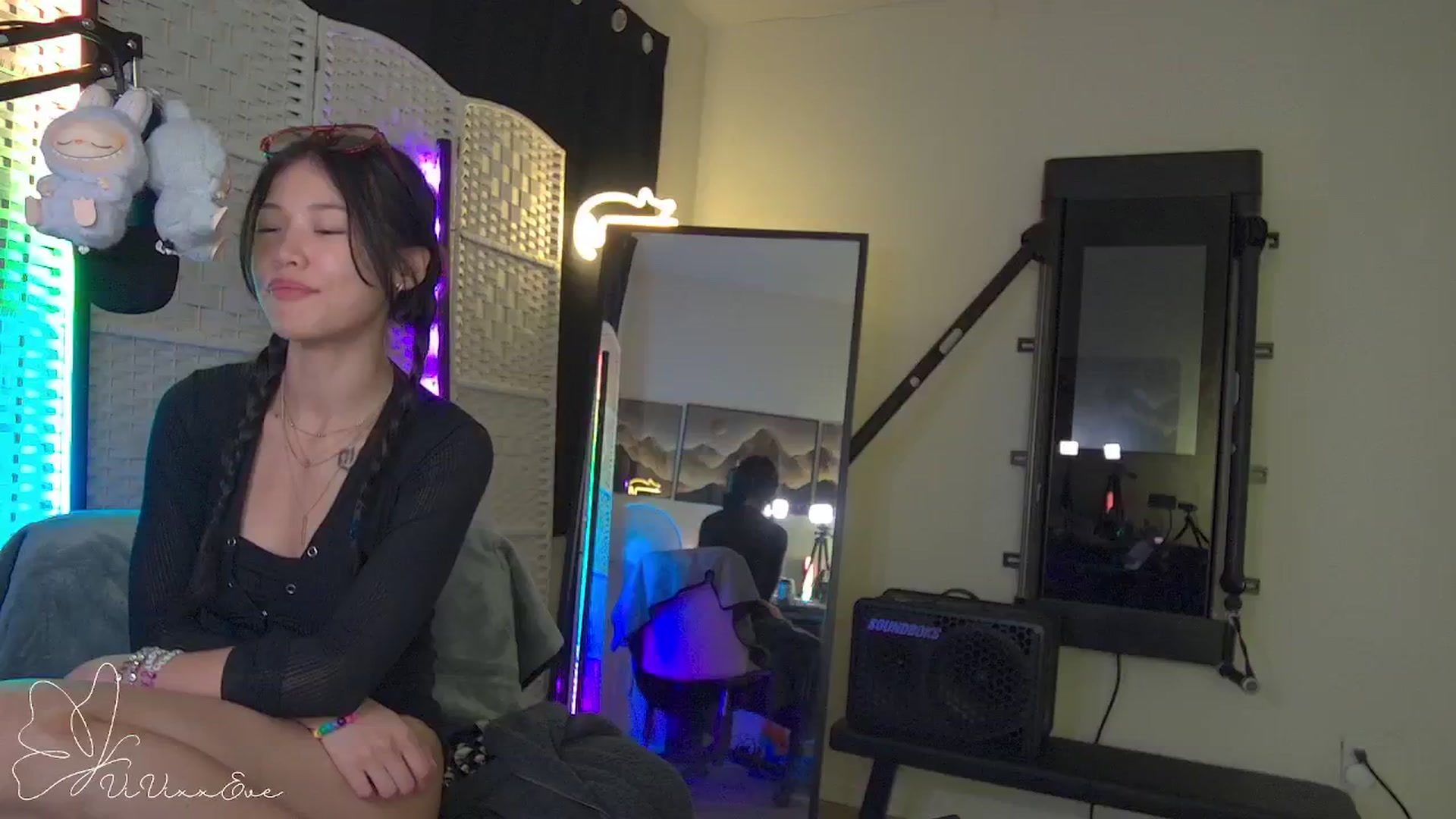 Gallery image thumbnail from Vivixxeve's myfreecams stream on, 09/25/2025, 01:40 image 6 of 20