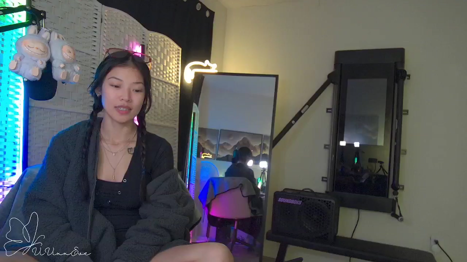 Gallery image thumbnail from Vivixxeve's myfreecams stream on, 09/25/2025, 01:40 image 15 of 20