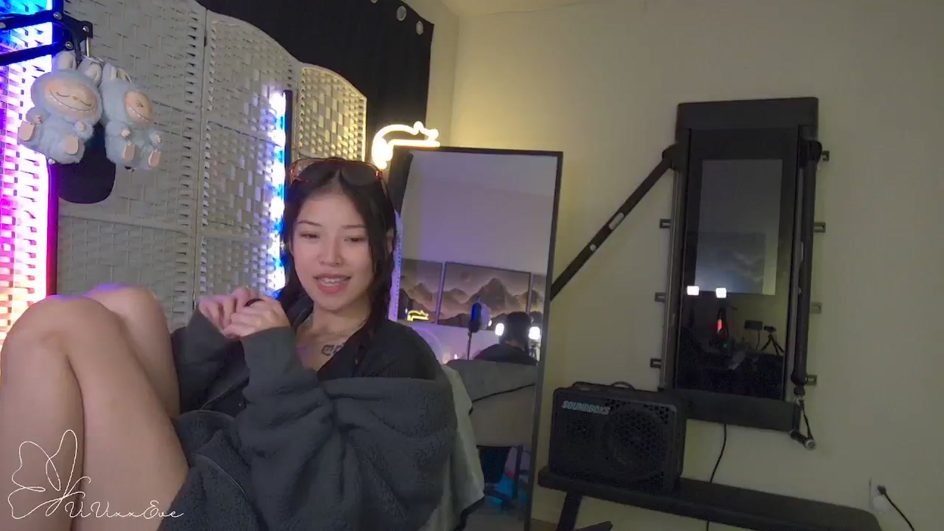 Gallery image thumbnail from Vivixxeve's myfreecams stream on, 09/25/2025, 01:40 image 19 of 20