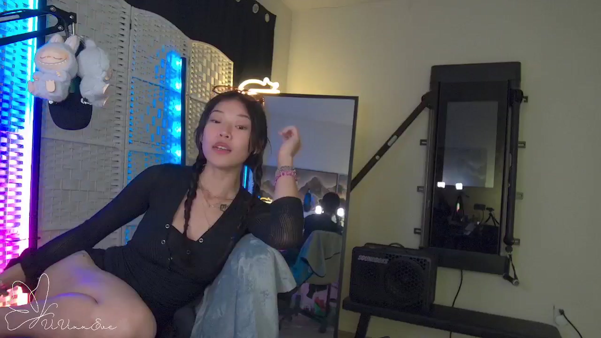 Gallery image thumbnail from Vivixxeve's myfreecams stream on, 09/25/2025, 01:40 image 4 of 20