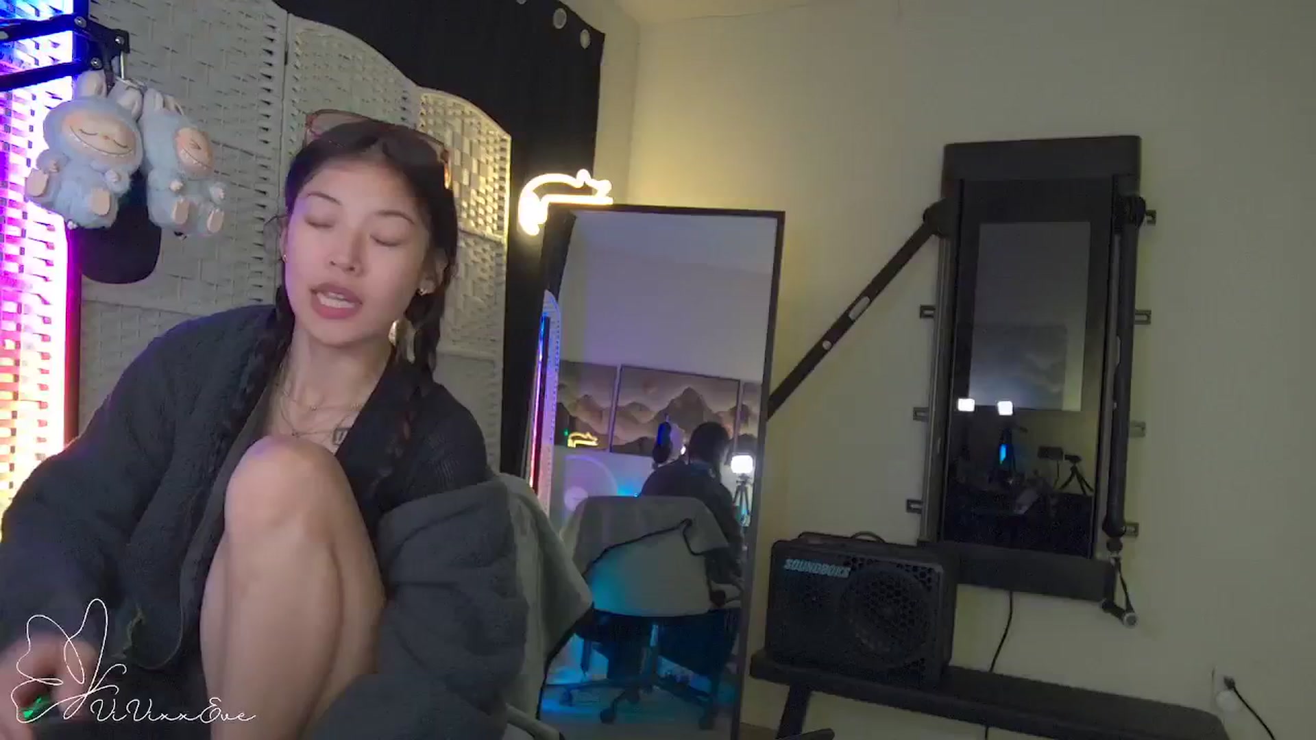 Gallery image thumbnail from Vivixxeve's myfreecams stream on, 09/25/2025, 01:40 image 13 of 20