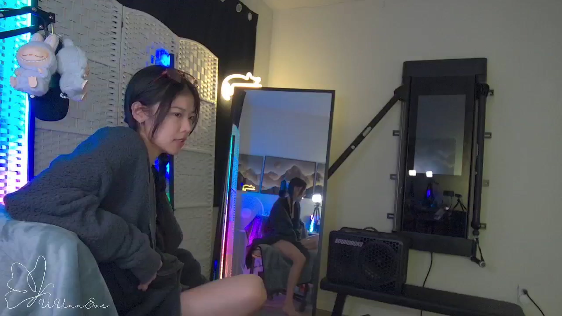 Gallery image thumbnail from Vivixxeve's myfreecams stream on, 09/25/2025, 01:40 image 9 of 20