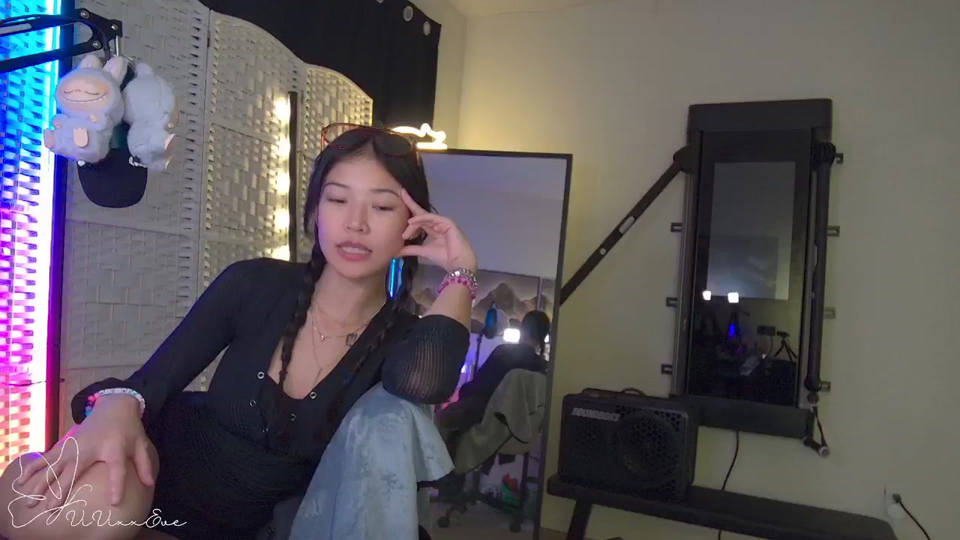 Gallery image thumbnail from Vivixxeve's myfreecams stream on, 09/25/2025, 01:40 image 3 of 20