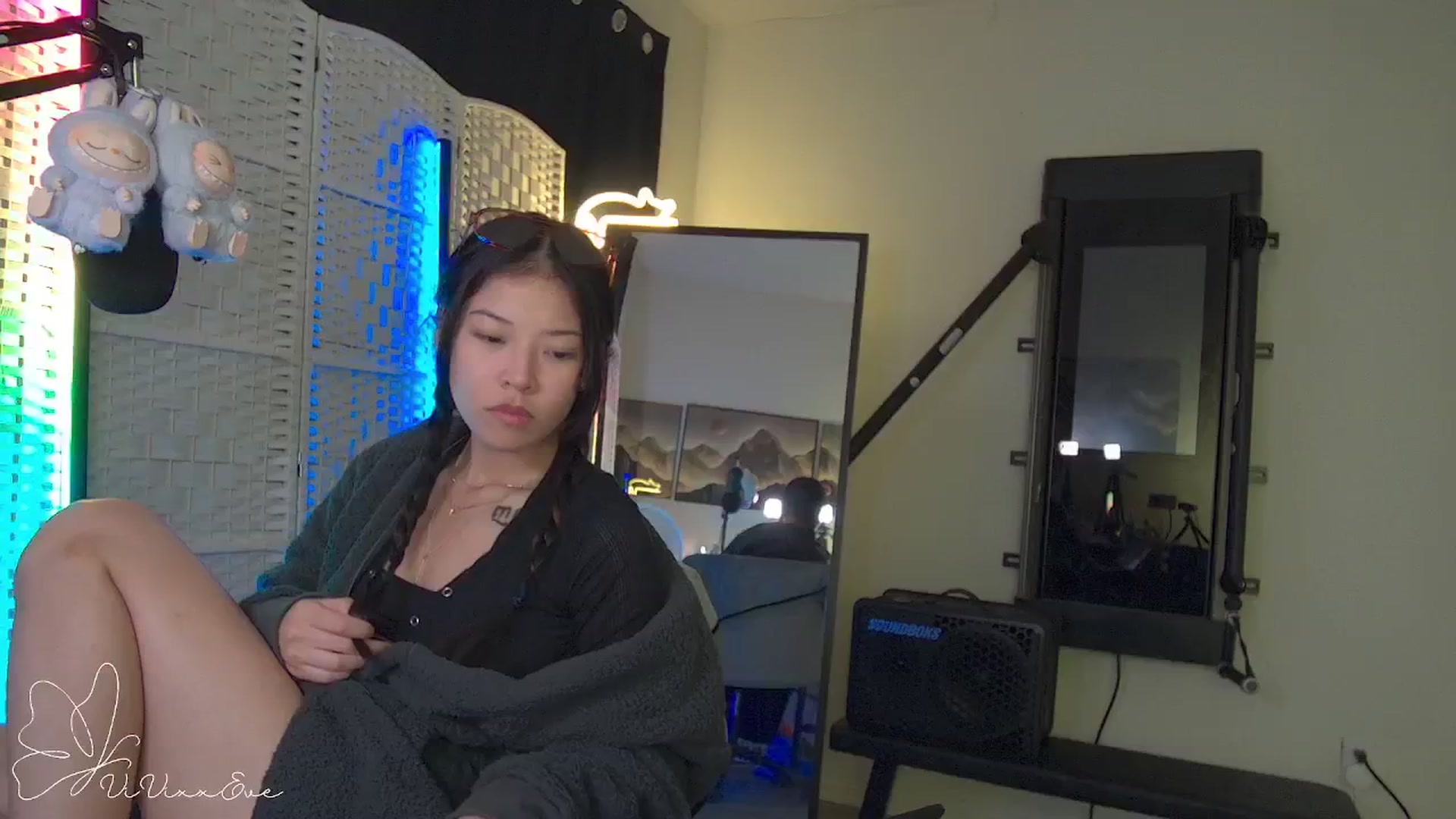 Gallery image thumbnail from Vivixxeve's myfreecams stream on, 09/25/2025, 01:40 image 17 of 20