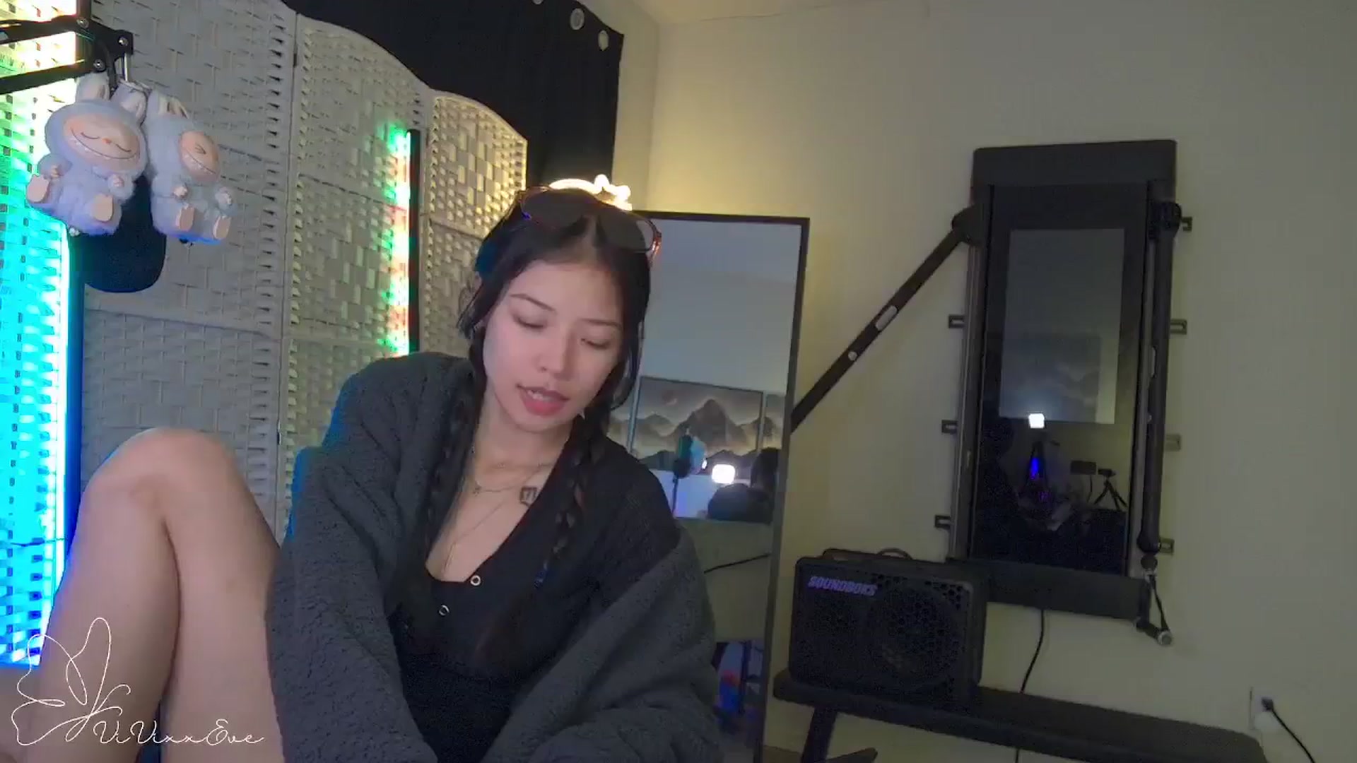 Gallery image thumbnail from Vivixxeve's myfreecams stream on, 09/25/2025, 01:40 image 16 of 20