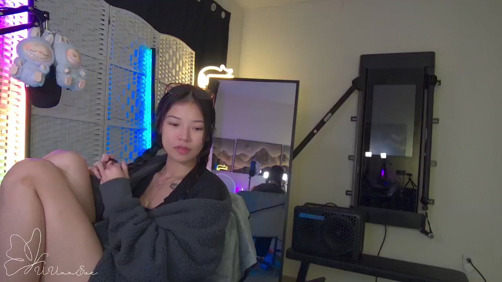 Gallery image thumbnail from Vivixxeve's myfreecams stream on, 09/25/2025, 01:40 image 18 of 20