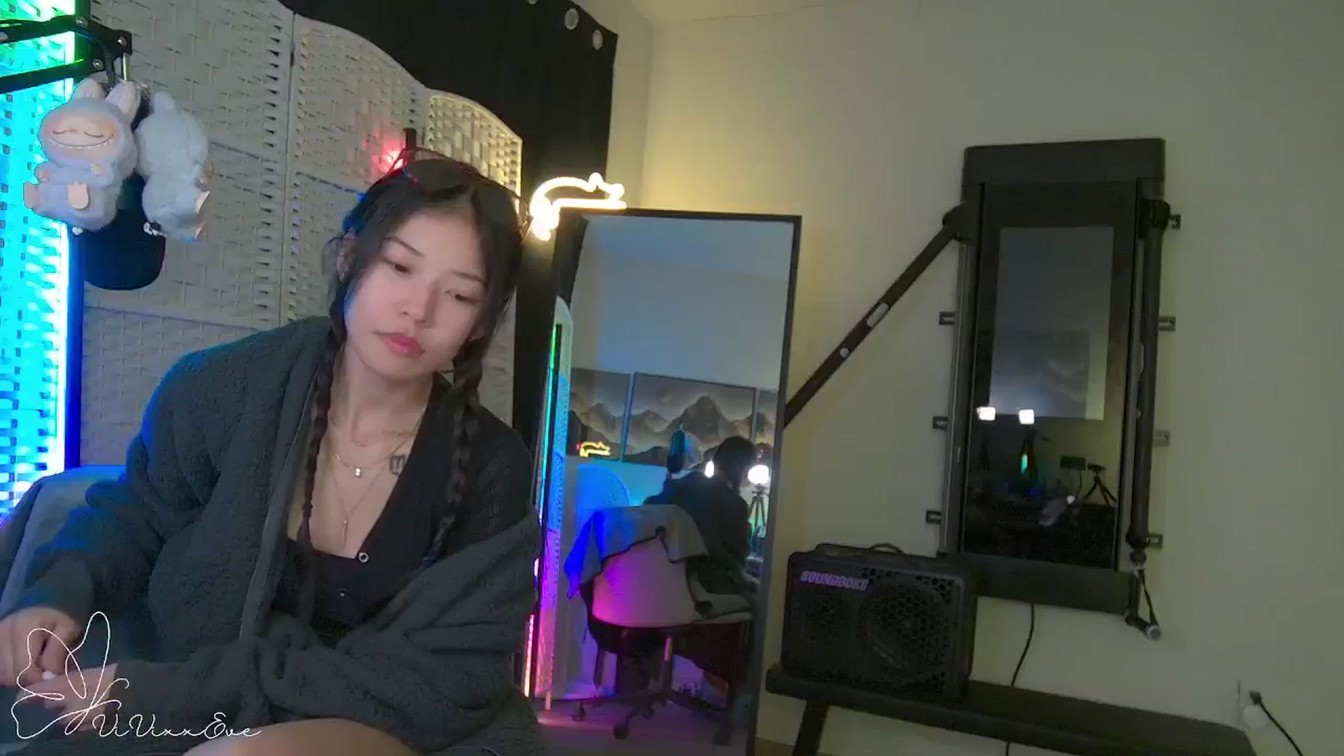 Gallery image thumbnail from Vivixxeve's myfreecams stream on, 09/25/2025, 01:40 image 10 of 20