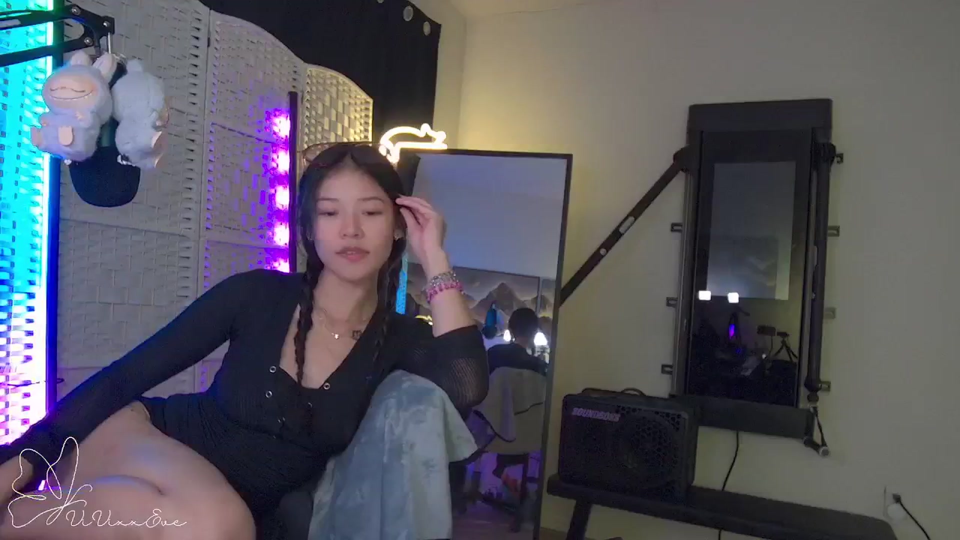 Gallery image thumbnail from Vivixxeve's myfreecams stream on, 09/25/2025, 01:40 image 5 of 20