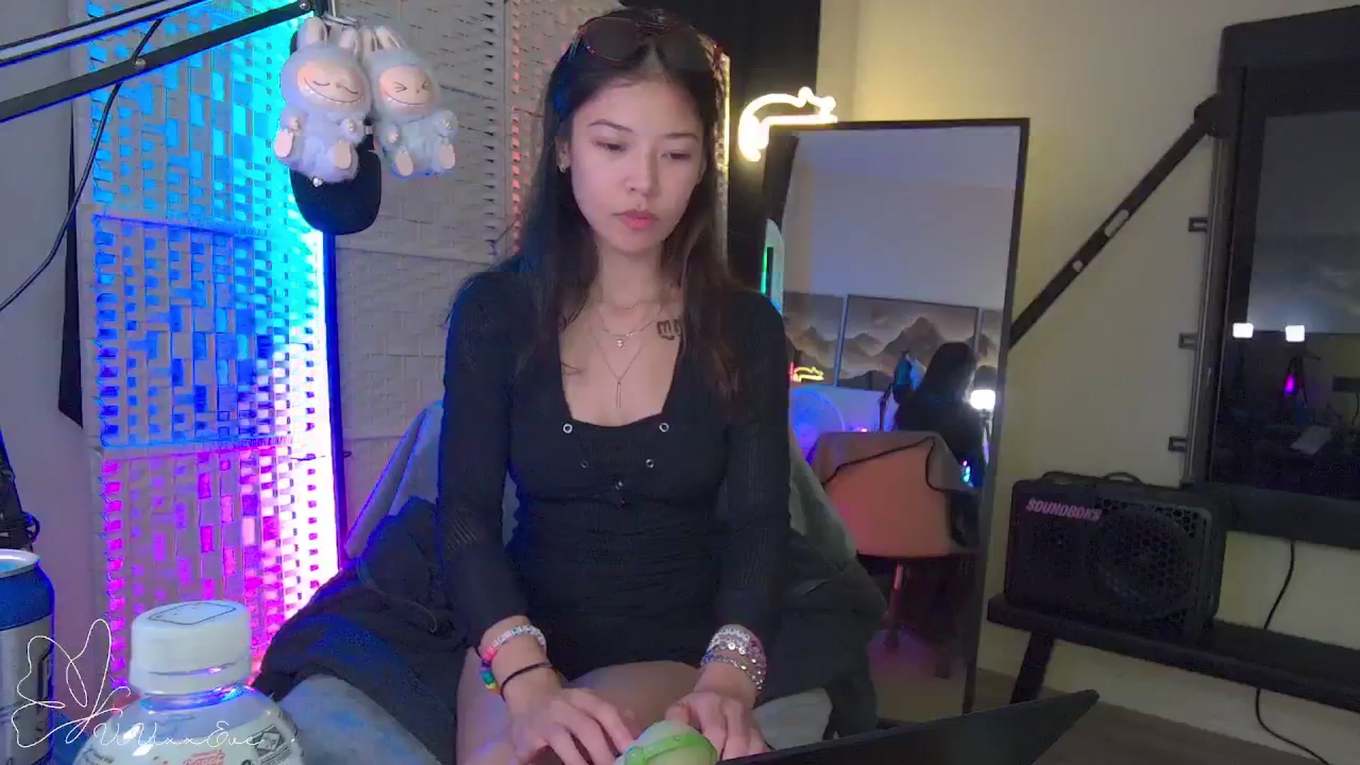 Gallery image thumbnail from Vivixxeve's myfreecams stream on, 09/25/2025, 04:06 image 12 of 20
