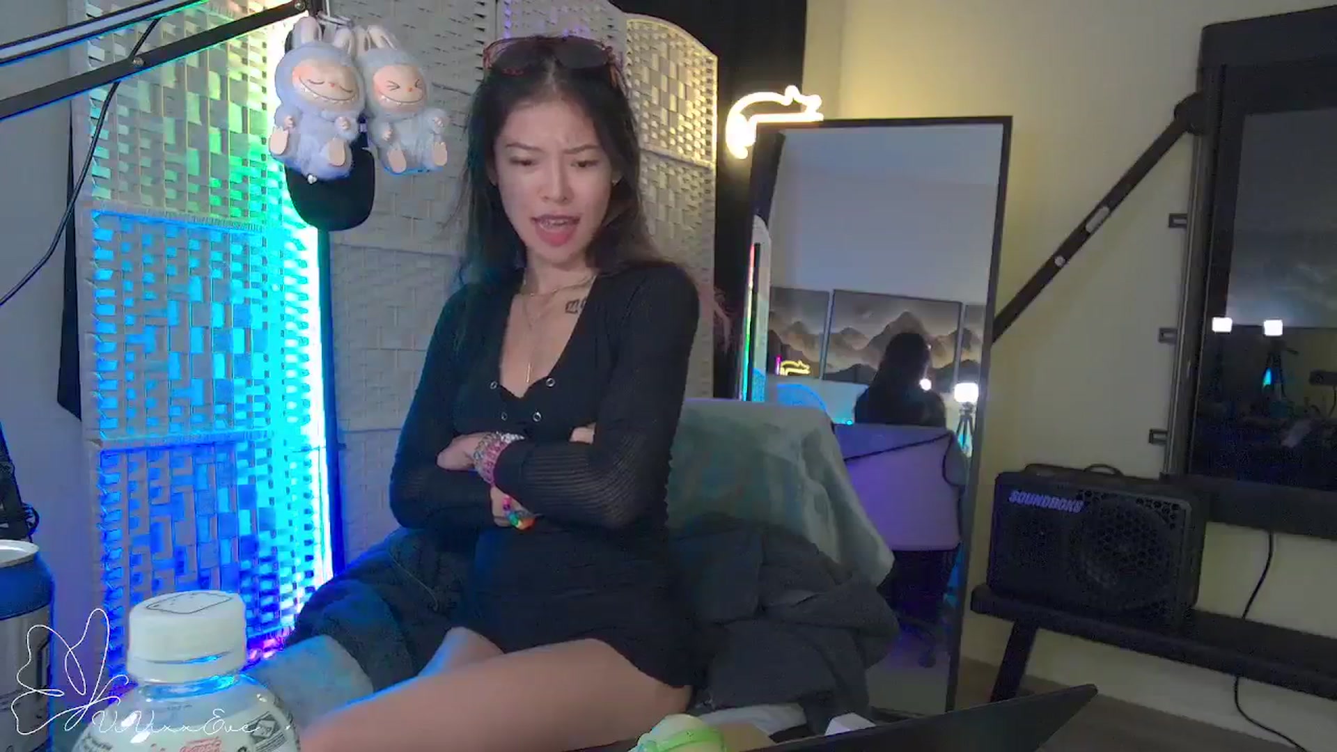 Gallery image thumbnail from Vivixxeve's myfreecams stream on, 09/25/2025, 04:06 image 9 of 20