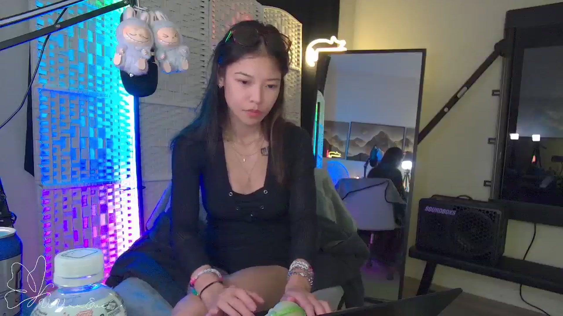Gallery image thumbnail from Vivixxeve's myfreecams stream on, 09/25/2025, 04:06 image 11 of 20