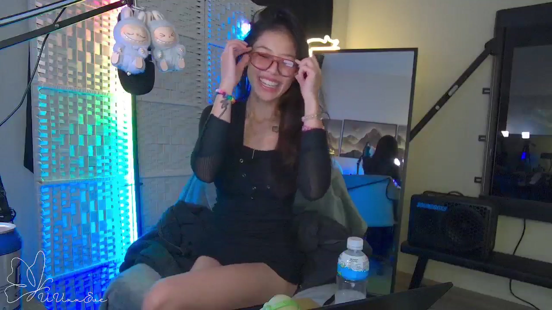 Gallery image thumbnail from Vivixxeve's myfreecams stream on, 09/25/2025, 04:06 image 7 of 20