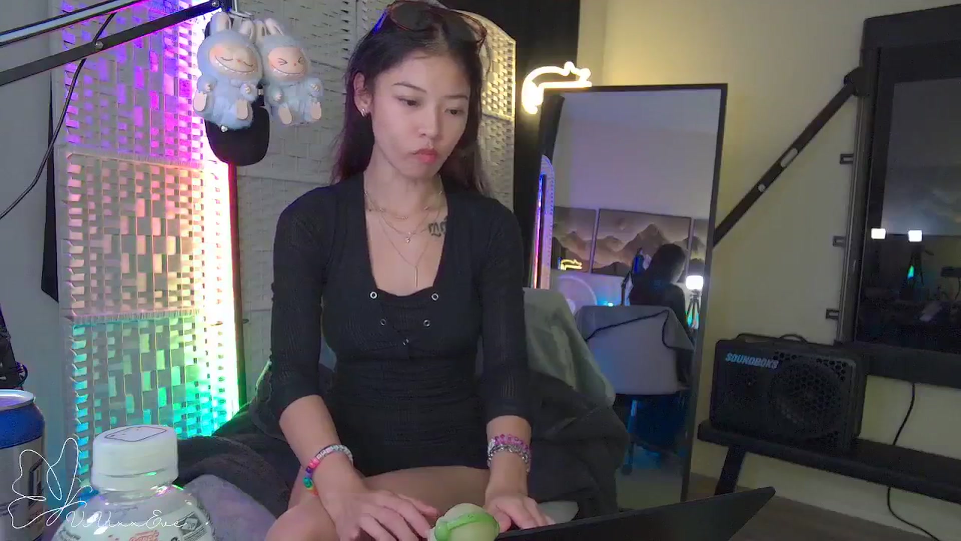 Gallery image thumbnail from Vivixxeve's myfreecams stream on, 09/25/2025, 04:06 image 20 of 20