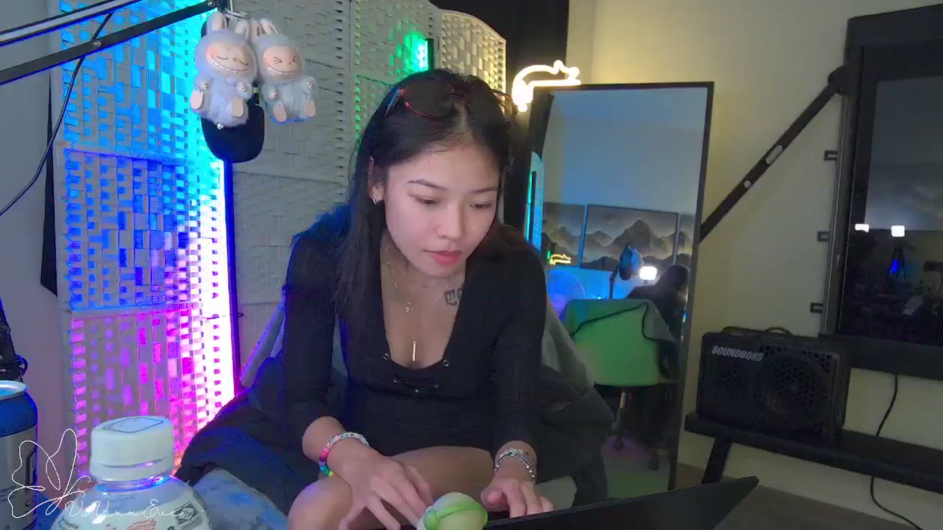 Gallery image thumbnail from Vivixxeve's myfreecams stream on, 09/25/2025, 04:06 image 14 of 20