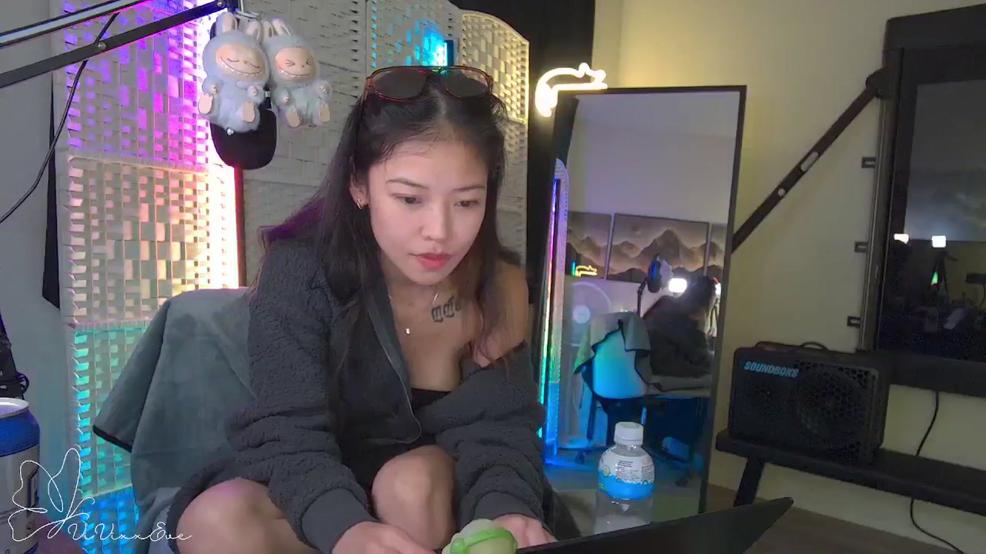 Gallery image thumbnail from Vivixxeve's myfreecams stream on, 09/25/2025, 04:06 image 4 of 20