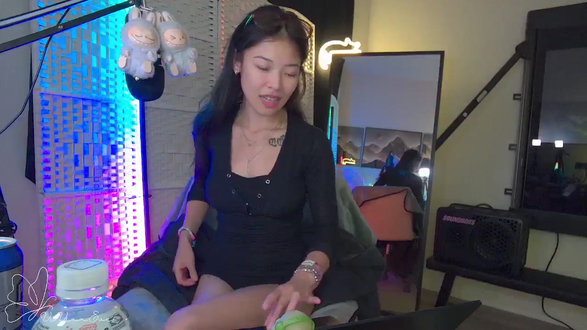 Gallery image thumbnail from Vivixxeve's myfreecams stream on, 09/25/2025, 04:06 image 13 of 20