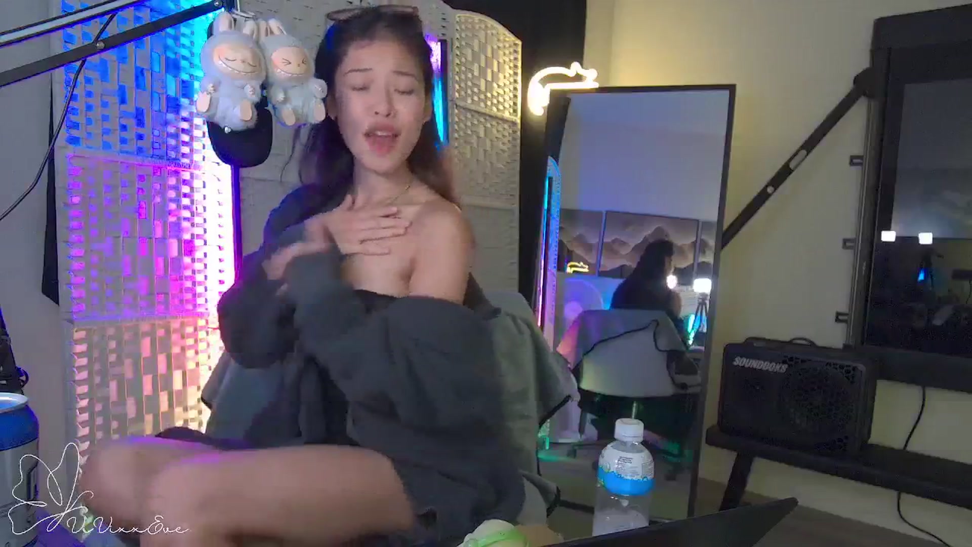 Gallery image thumbnail from Vivixxeve's myfreecams stream on, 09/25/2025, 04:06 image 2 of 20