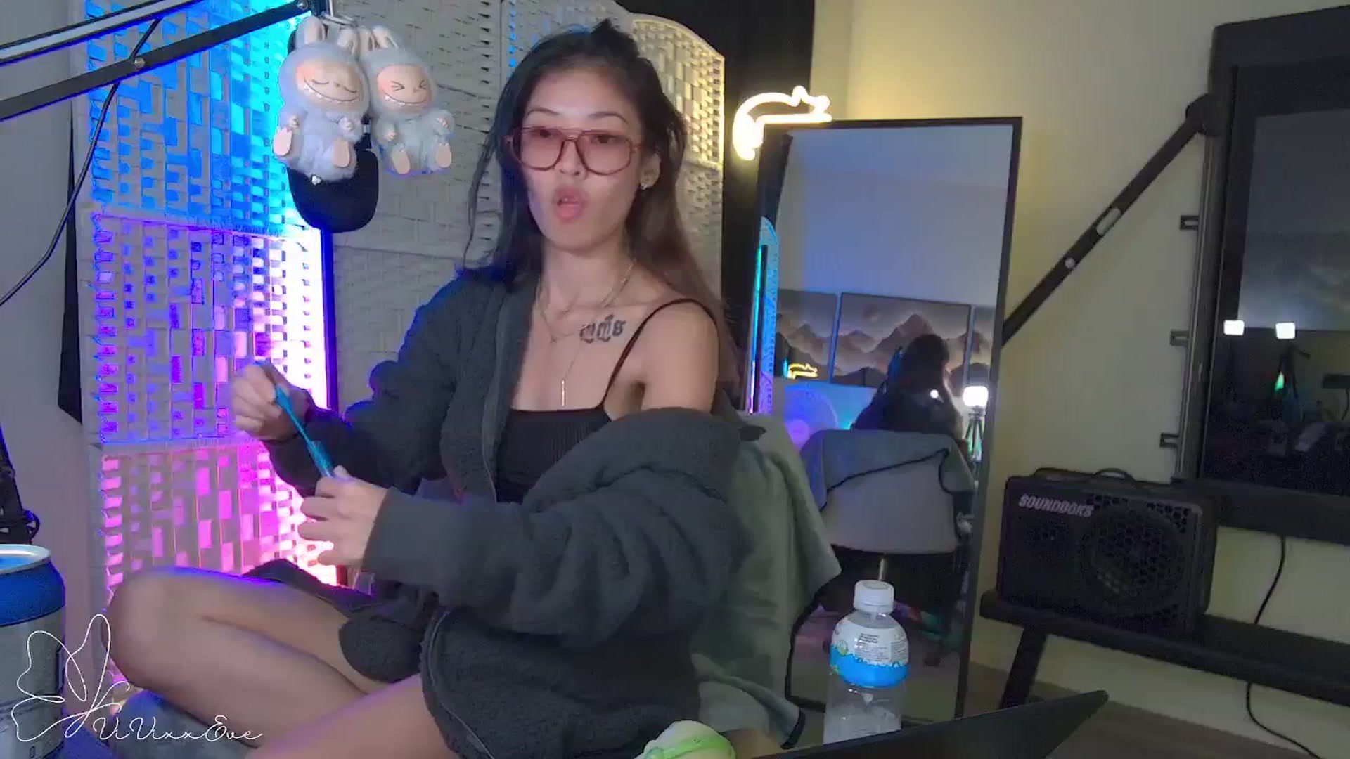 Gallery image thumbnail from Vivixxeve's myfreecams stream on, 09/25/2025, 04:06 image 1 of 20