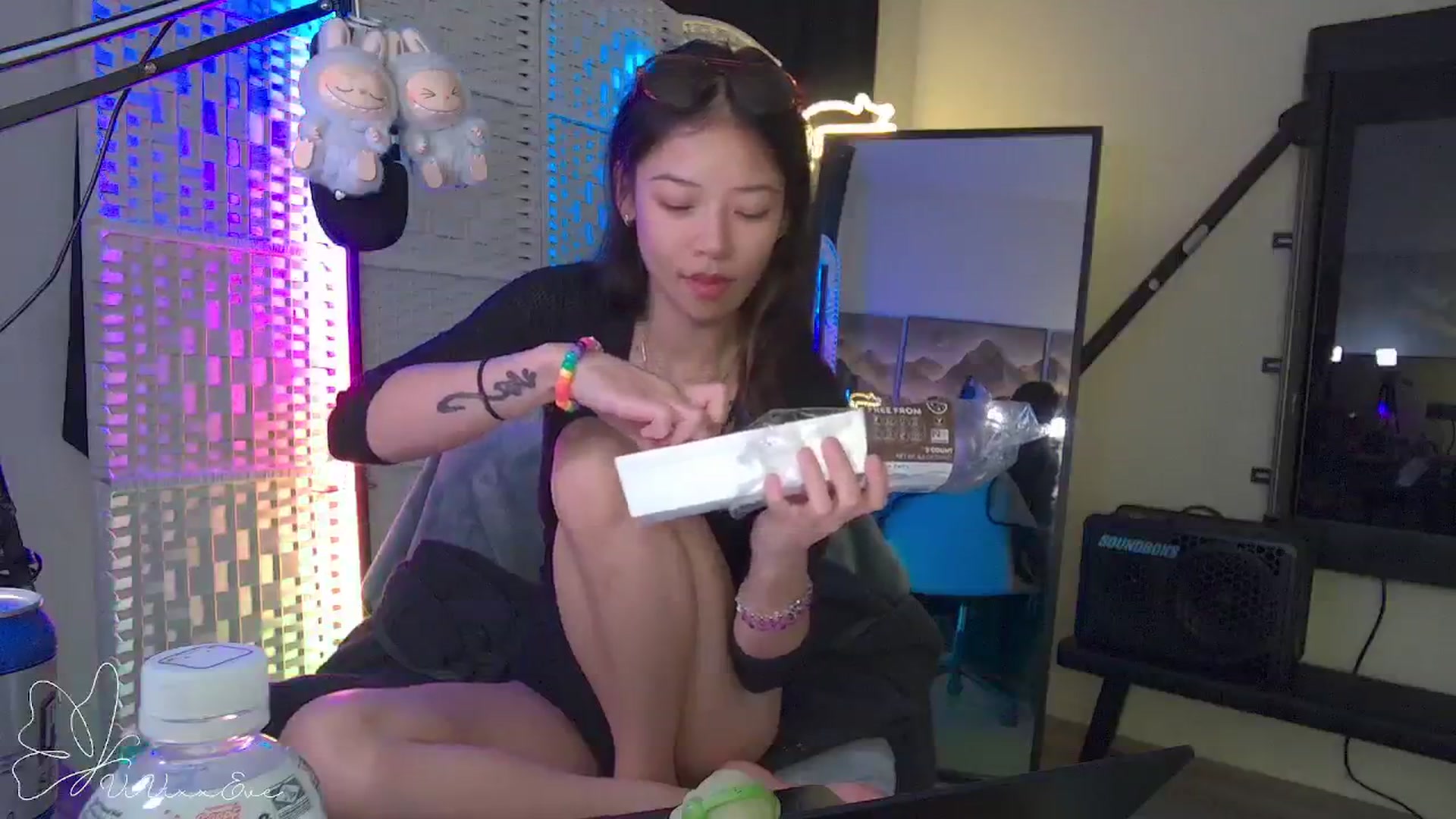 Gallery image thumbnail from Vivixxeve's myfreecams stream on, 09/25/2025, 04:06 image 17 of 20