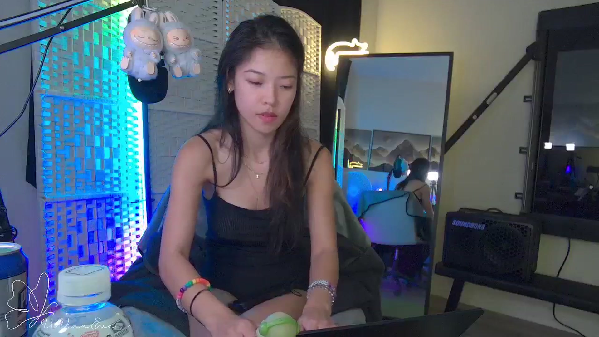 Gallery image thumbnail from Vivixxeve's myfreecams stream on, 09/25/2025, 04:32 image 4 of 20