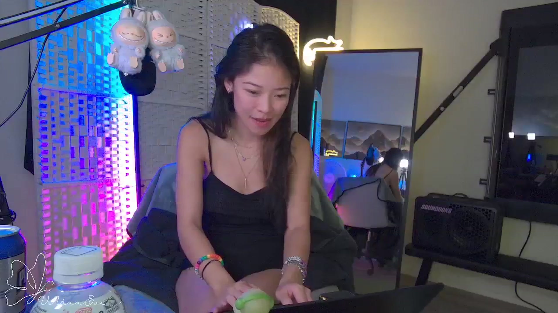 Gallery image thumbnail from Vivixxeve's myfreecams stream on, 09/25/2025, 04:32 image 8 of 20