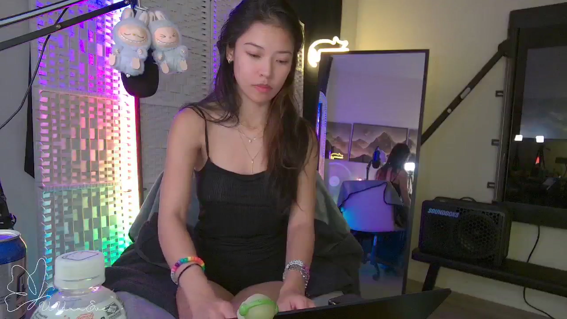 Gallery image thumbnail from Vivixxeve's myfreecams stream on, 09/25/2025, 04:32 image 12 of 20