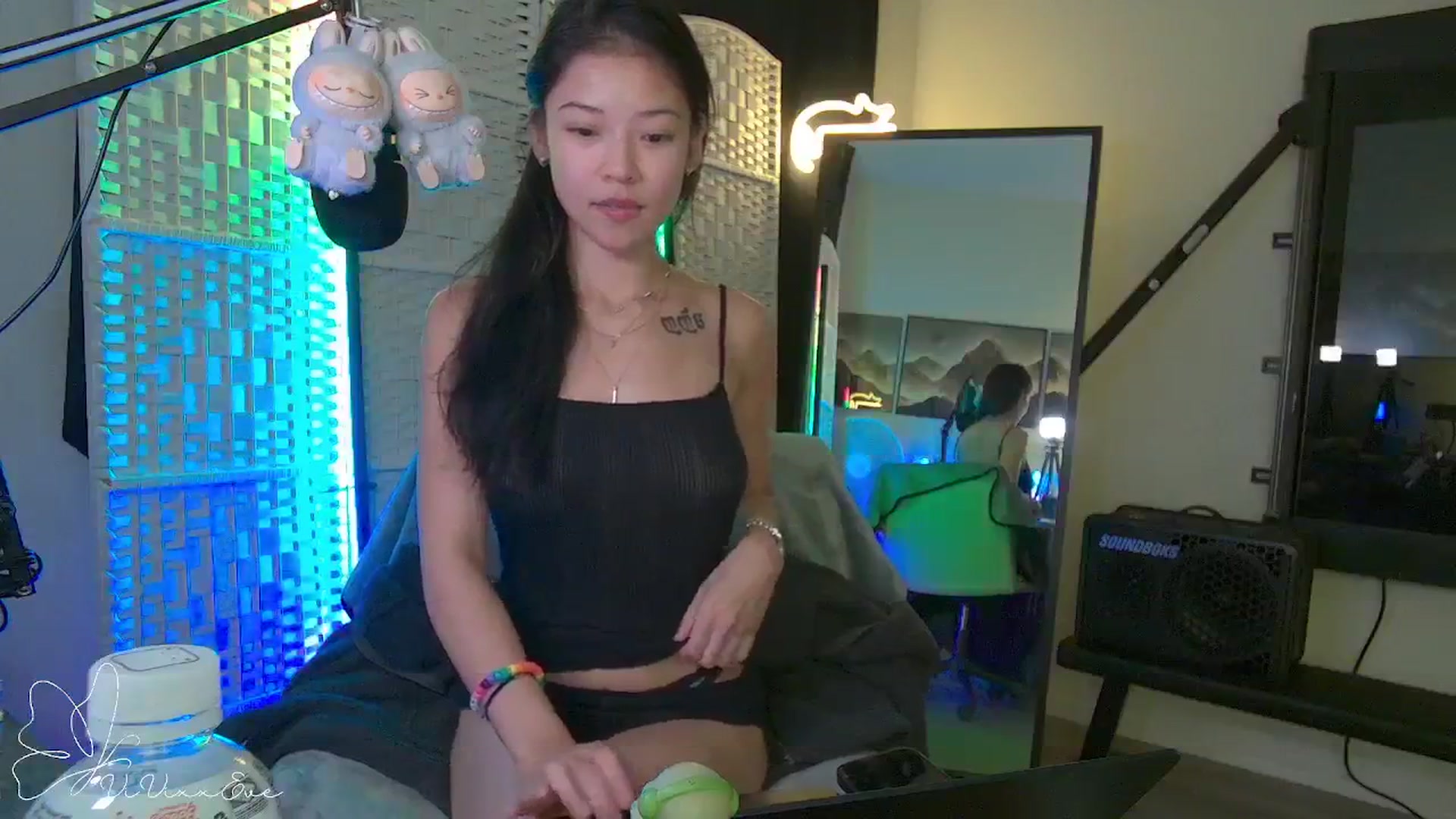 Gallery image thumbnail from Vivixxeve's myfreecams stream on, 09/25/2025, 04:32 image 15 of 20