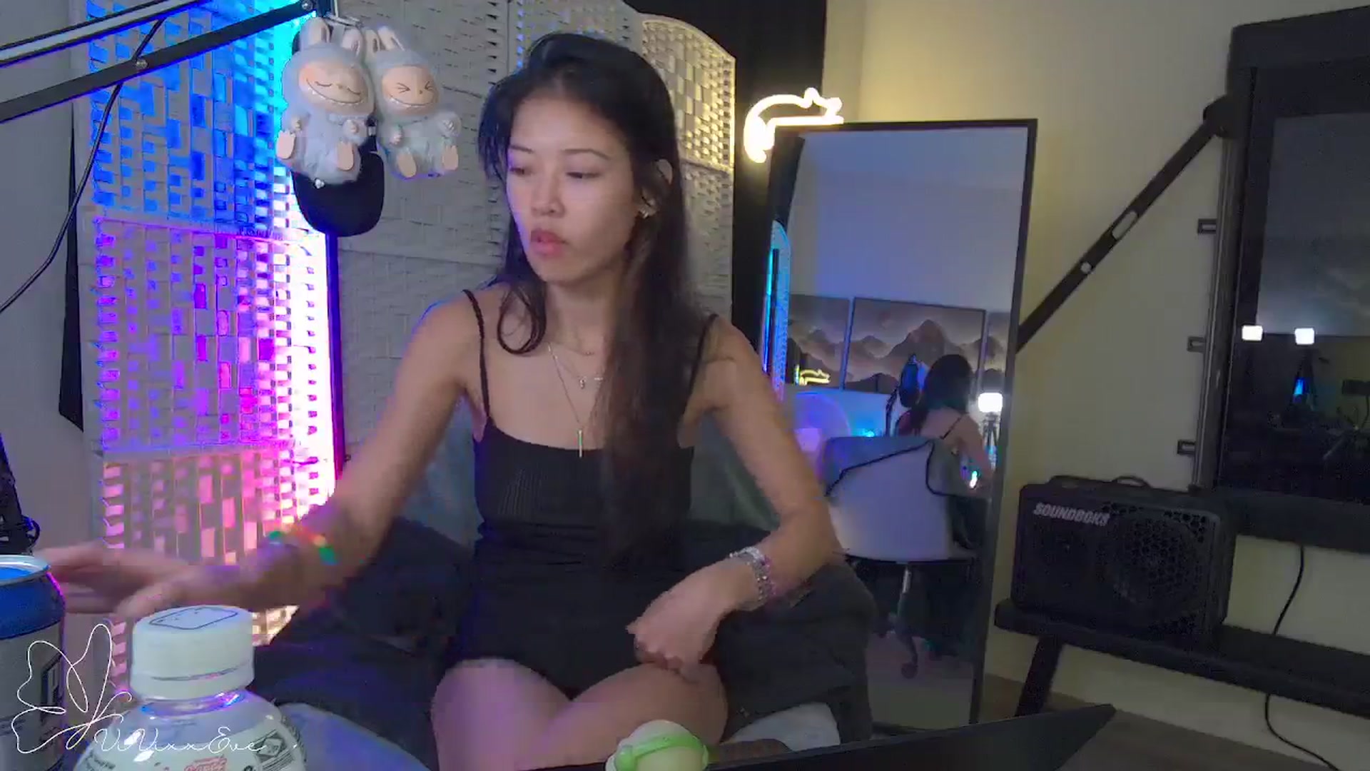 Gallery image thumbnail from Vivixxeve's myfreecams stream on, 09/25/2025, 04:32 image 2 of 20
