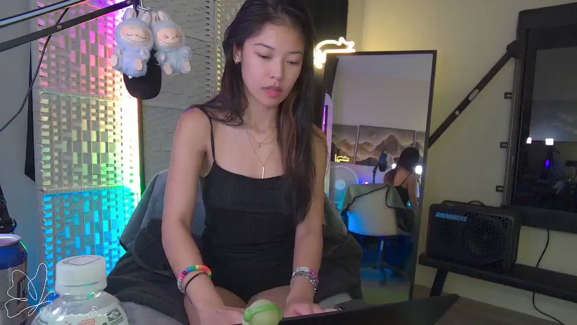 Gallery image thumbnail from Vivixxeve's myfreecams stream on, 09/25/2025, 04:32 image 11 of 20