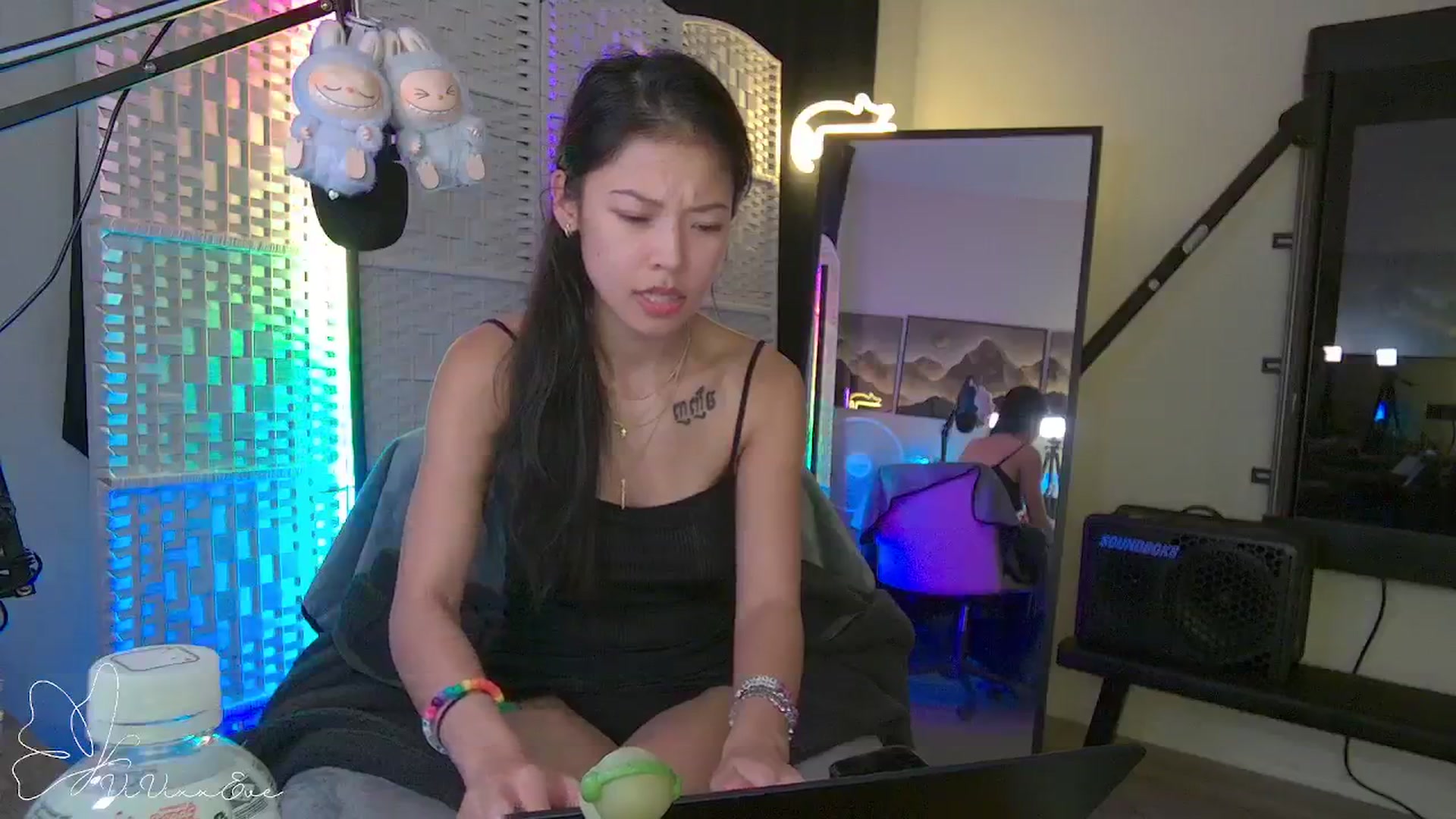 Gallery image thumbnail from Vivixxeve's myfreecams stream on, 09/25/2025, 04:32 image 16 of 20