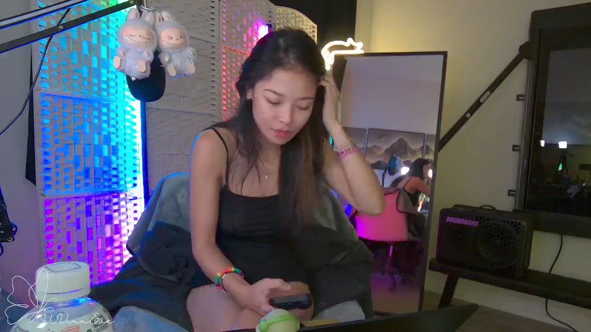 Gallery image thumbnail from Vivixxeve's myfreecams stream on, 09/25/2025, 04:32 image 14 of 20
